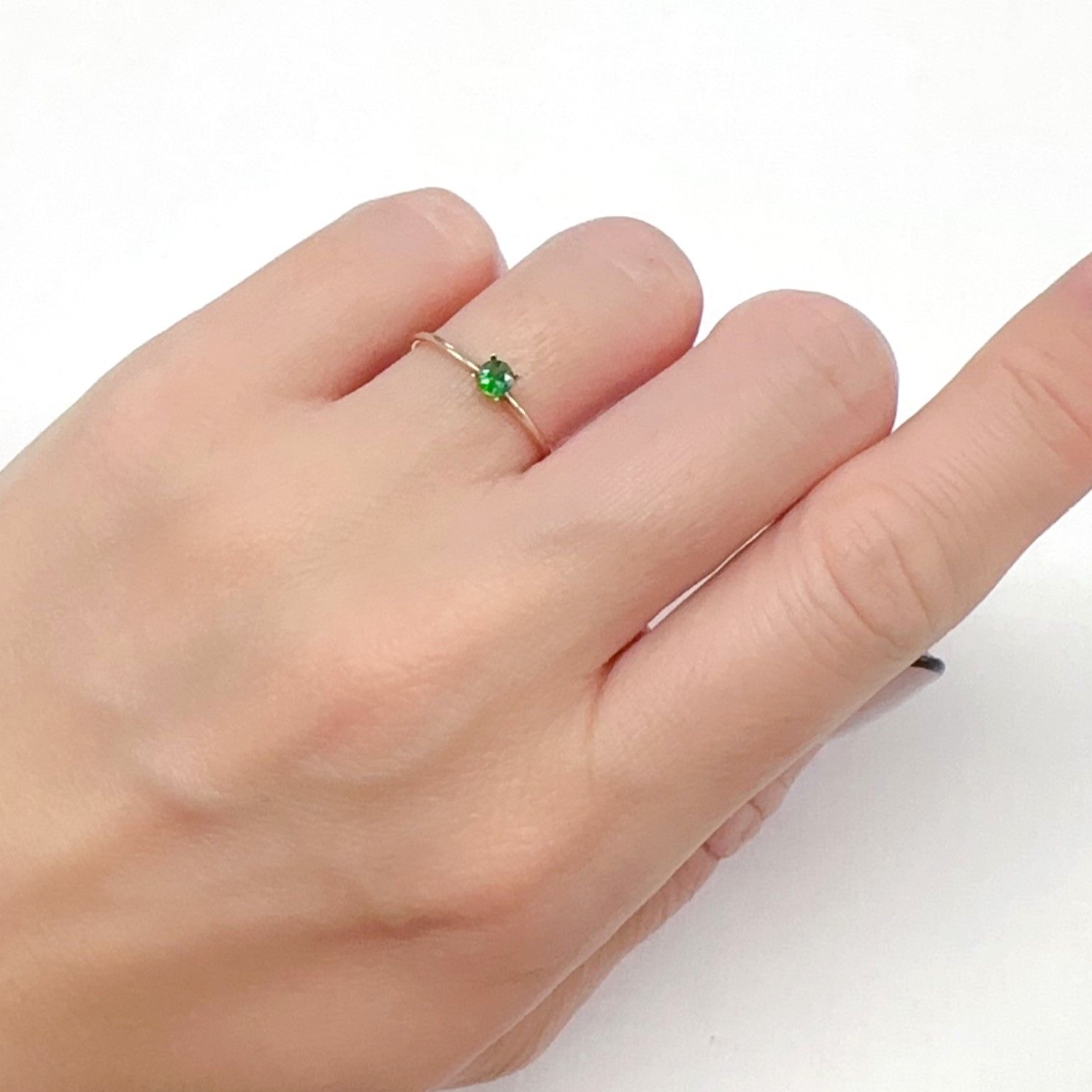 ツァボライト(宝石名グリーン グロッシュラー・ガーネット)タンザニア産 0.12ct 識別済[240226083]3.3x3.2mm前後