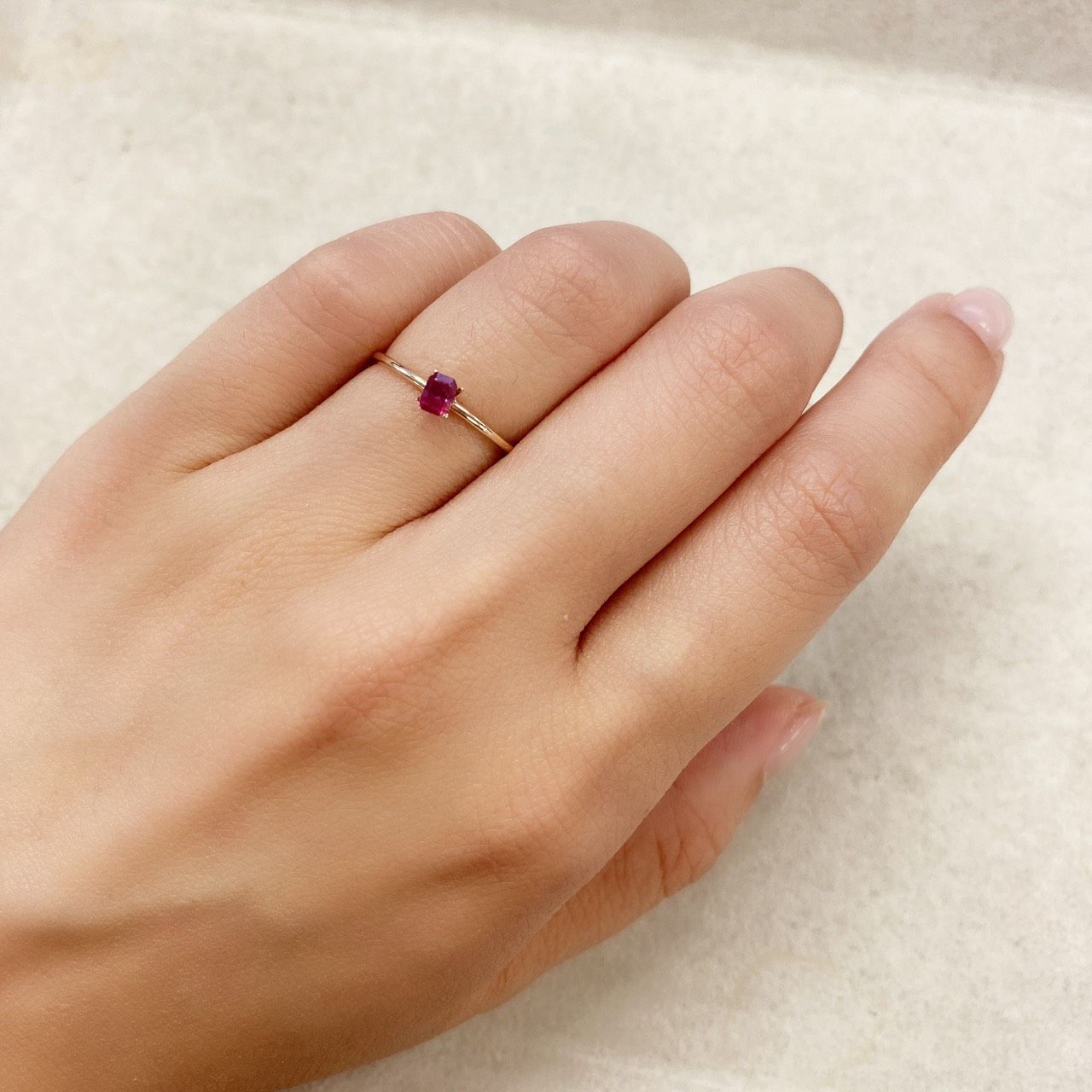 ルビー 非加熱(宝石名ルビー) マダガスカル産 0.21ct 識別済[210711730]3.7×2.8mm前後