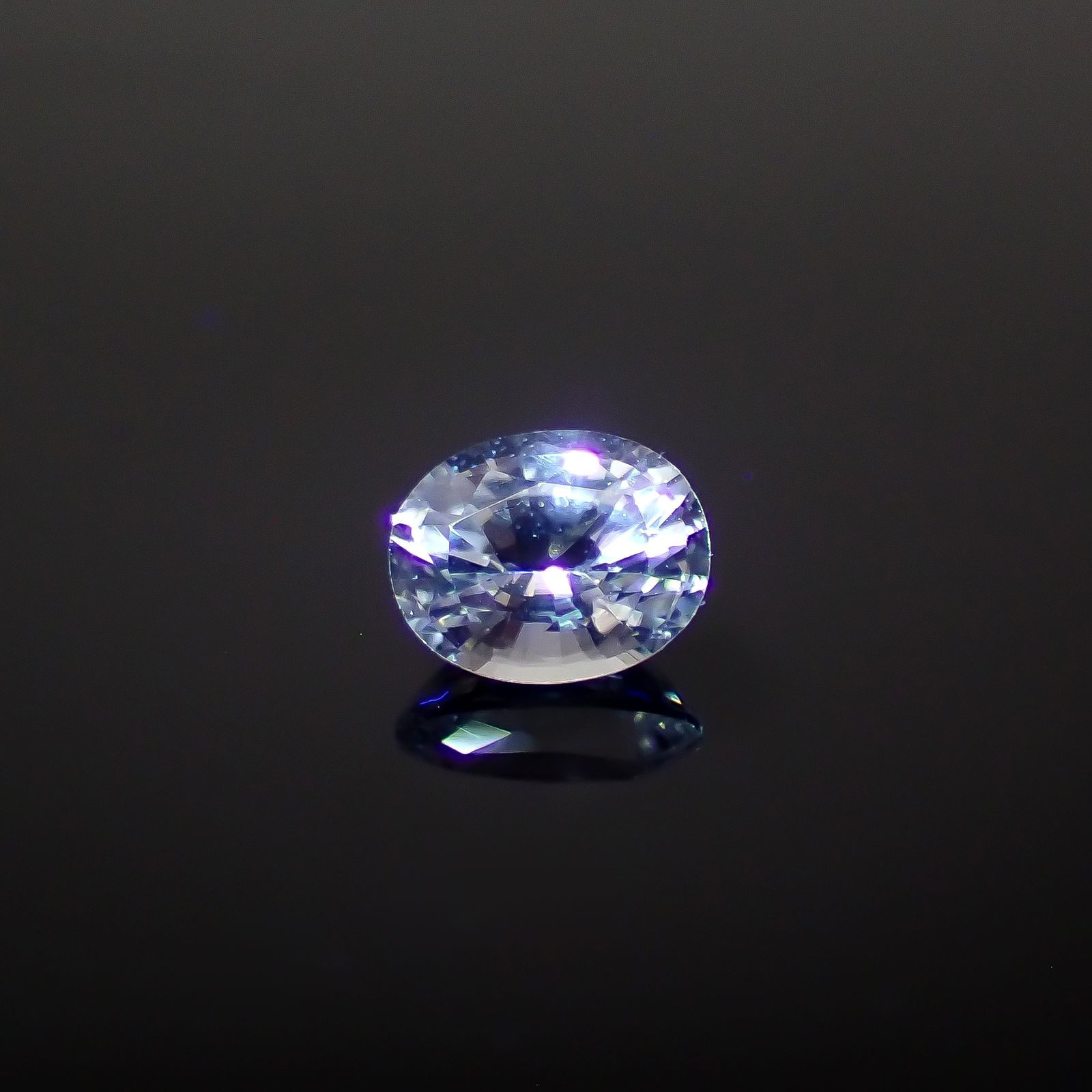 カラーレスサファイア スリランカ産 0.47ct[240527482]5x4mm前後