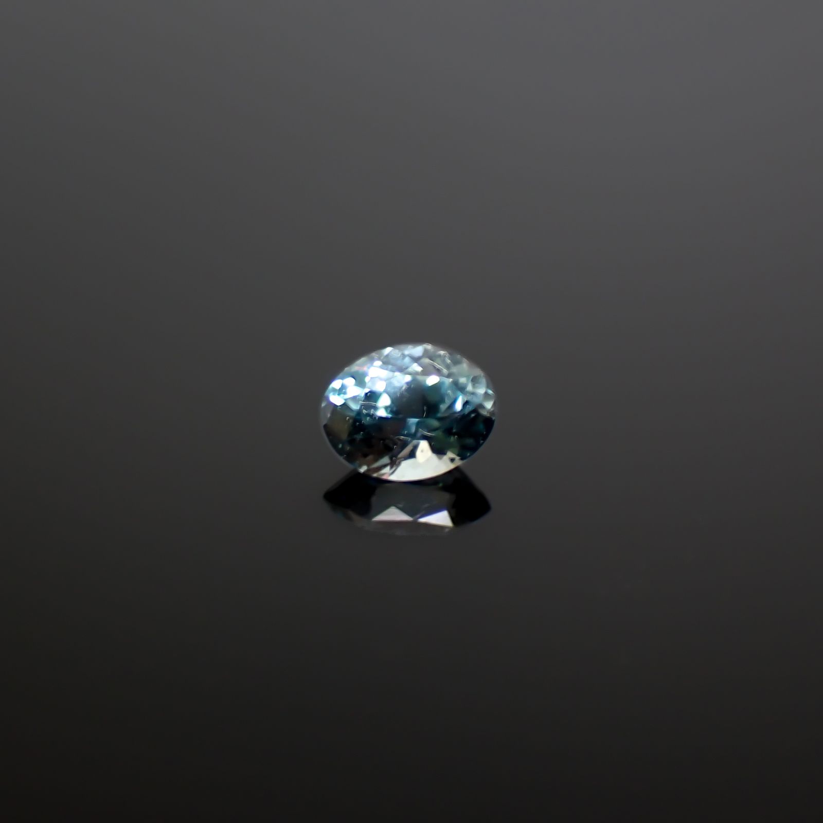 サファリン スリランカ産 0.14ct / 3.6x2.8mm前後 [260432049]
