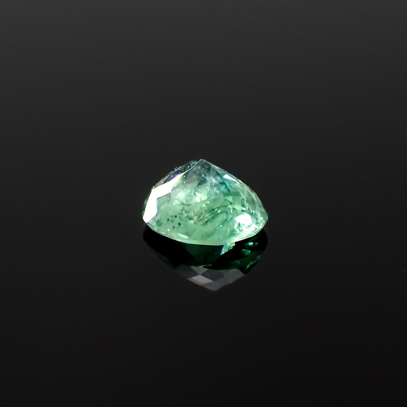 パライバトルマリン ブラジル・パライバ州バターリャ鉱山産 0.42ct[240928736]5.1x4.4mm前後