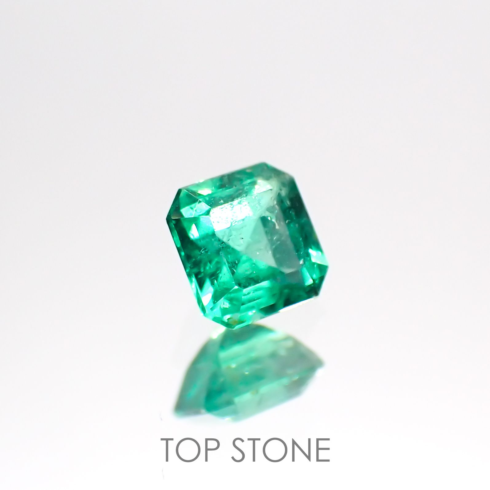 エメラルド(宝石名エメラルド) コロンビア産 0.22ct 識別済[20042274]3.8×3.8mm前後