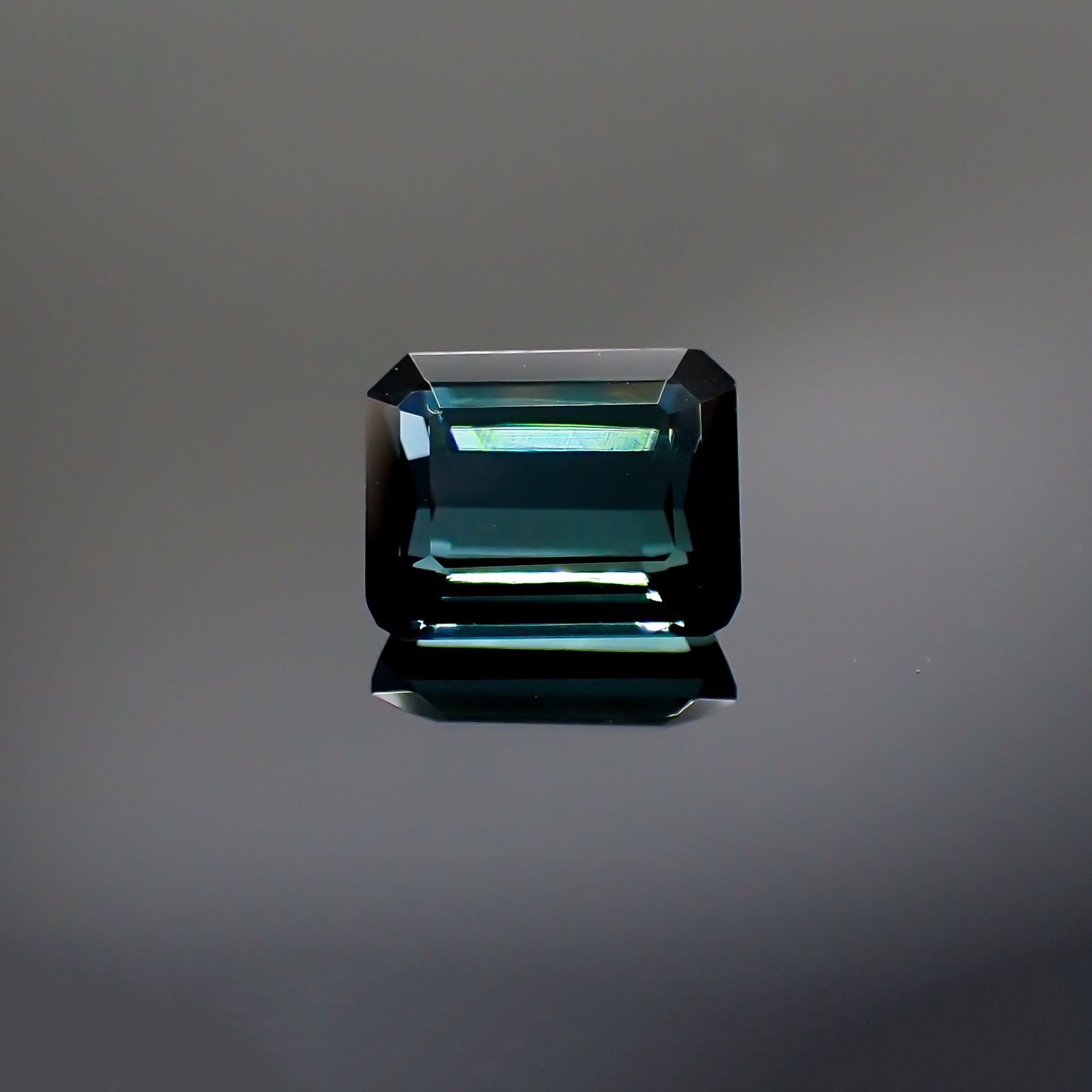 ブルートルマリン(宝石名ブルー・トルマリン) ナイジェリア/ブラジル産 1.455ct ソ付(彩珠)[211013590]7.3×5.8mm前後