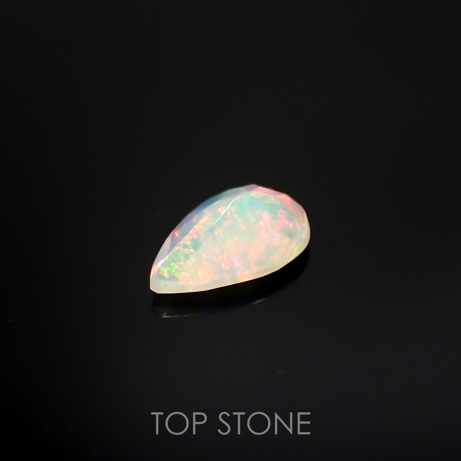 エチオピアオパール(宝石名オパール)エチオピア産 0.62ct 識別済[220114792]9x5.9mm前後