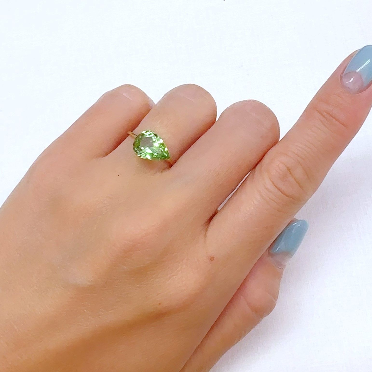 ルドウィジャイトインペリドット パキスタン産 2.92ct[240728524]11.5x8.1mm前後