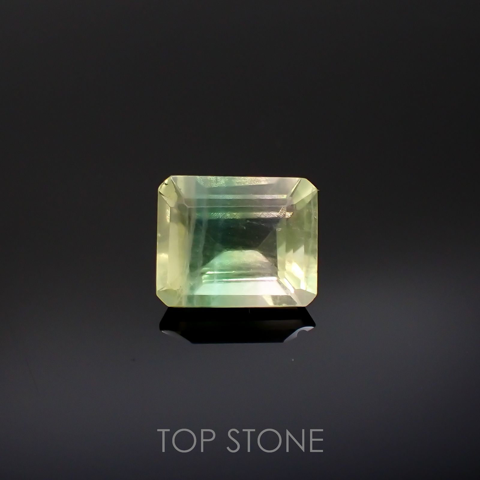 バイカラーフローライト ブラジル産 3.79ct[220917631]9.9x8.1mm前後