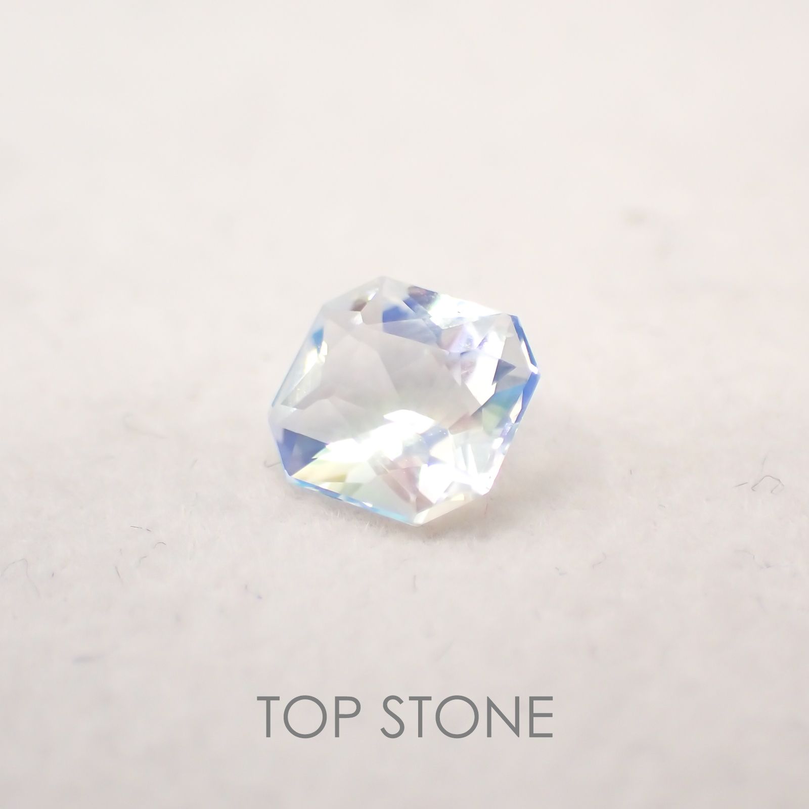 レインボームーンストーン(アンデシンラブラドライト) マダガスカル産 ルース 0.88ct[210310129]6.6×6mm前後