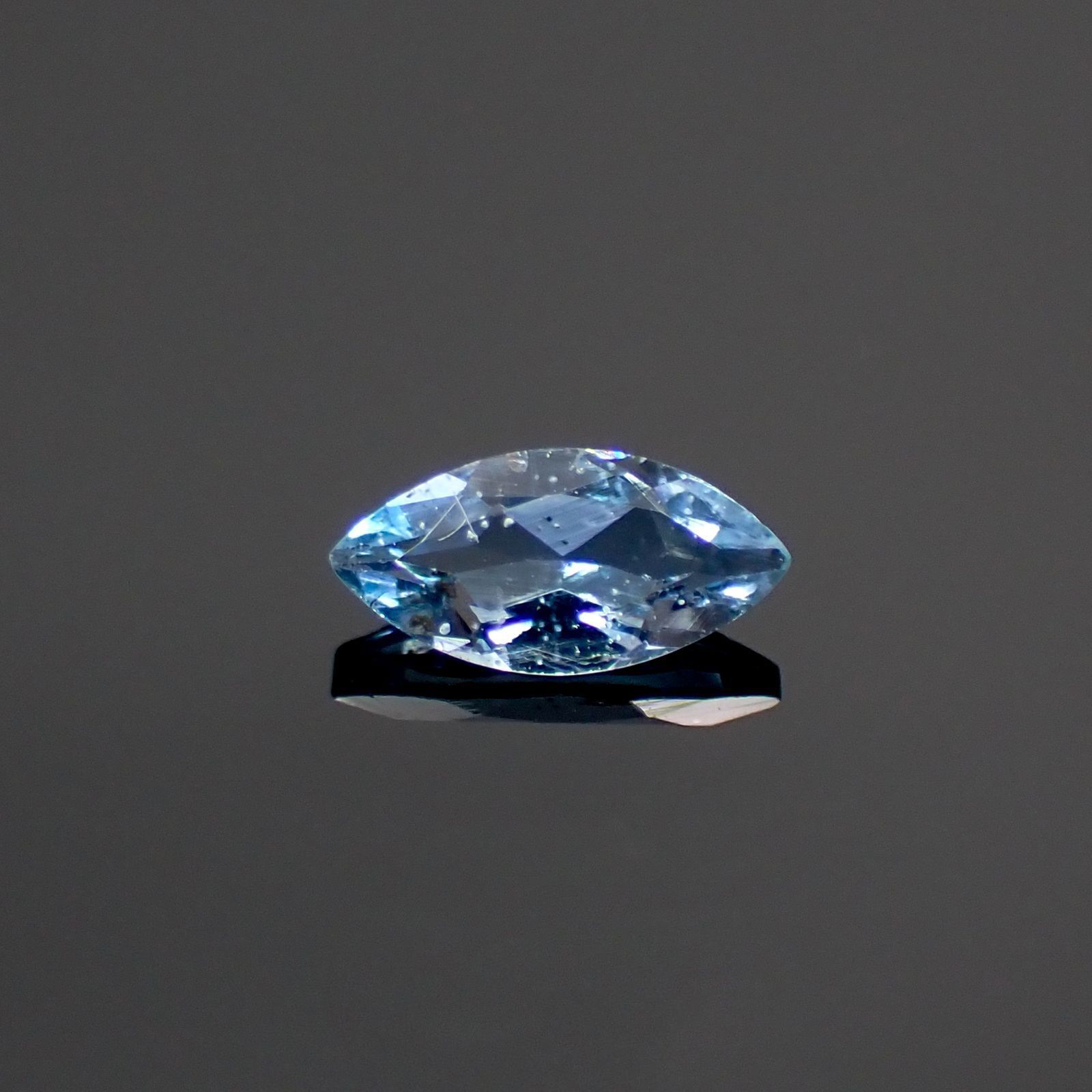 サンタマリアアクアマリン(宝石名アクアマリン) ブラジル産 0.20ct 識別済[210611410]6.2×3mm前後