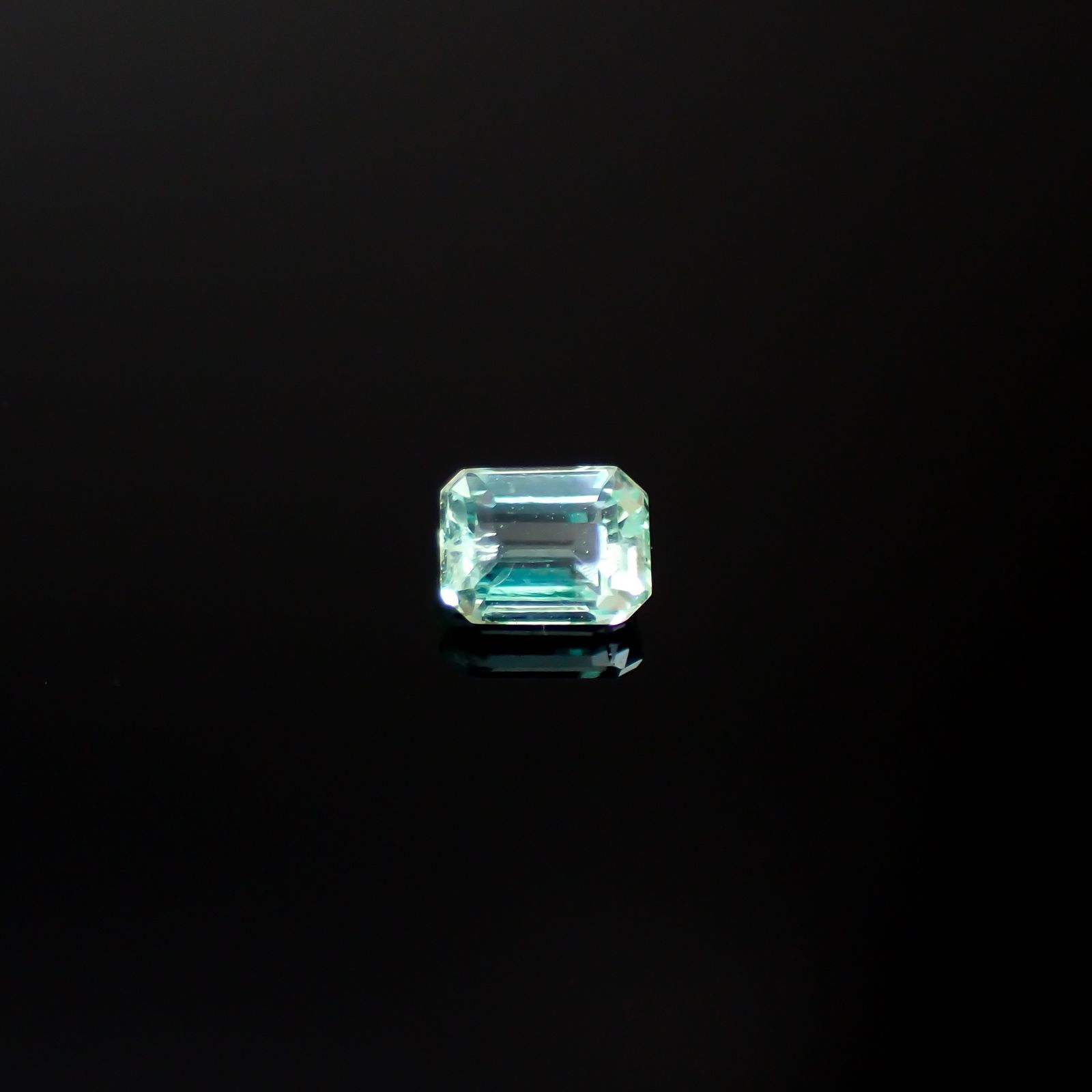 パステルカラーエメラルド コロンビア産 0.18ct[240225954]3.7x2.9mm前後