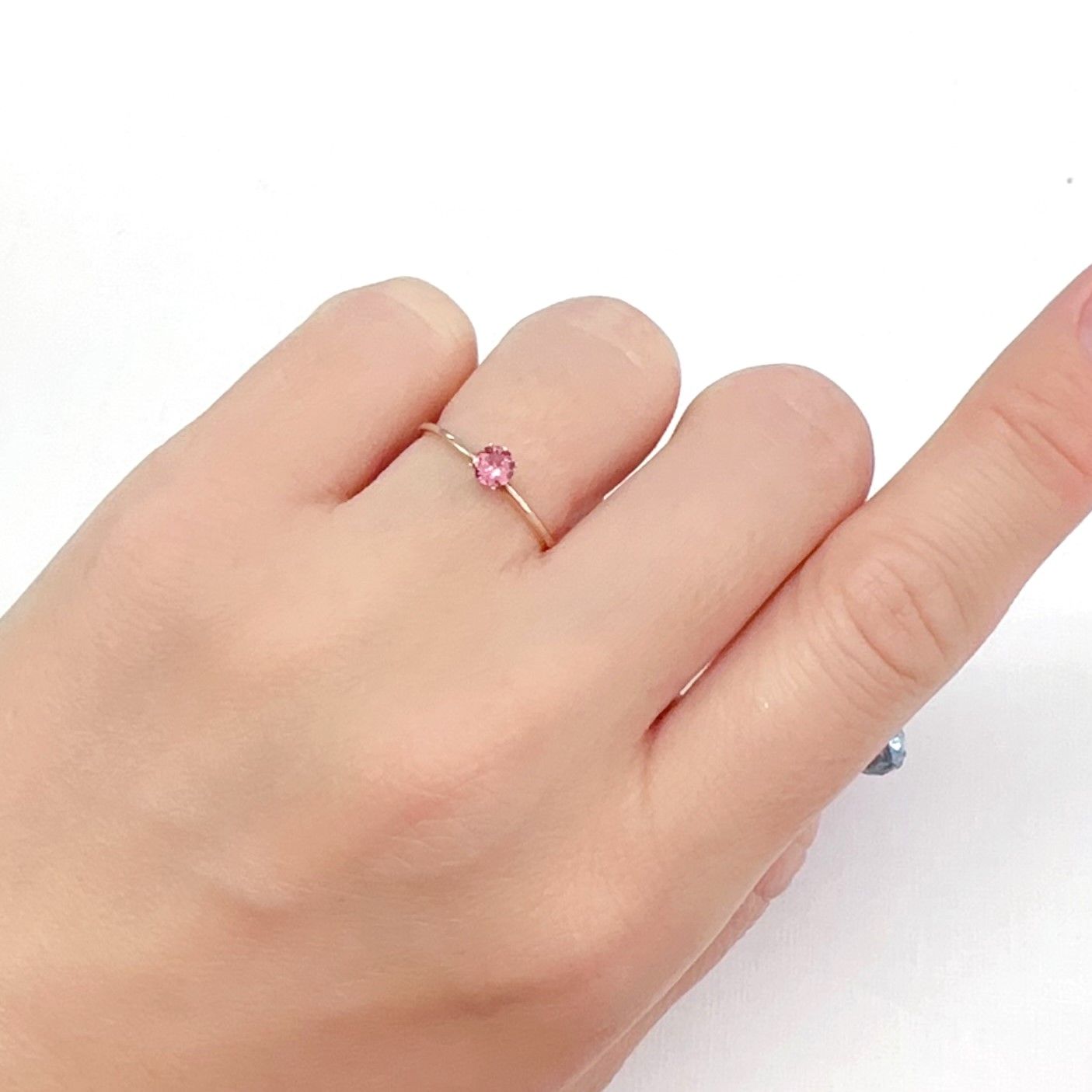 ホットピンクスピネル タンザニア・マヘンゲ産 0.20ct[240327004]3.7x3.7mm前後