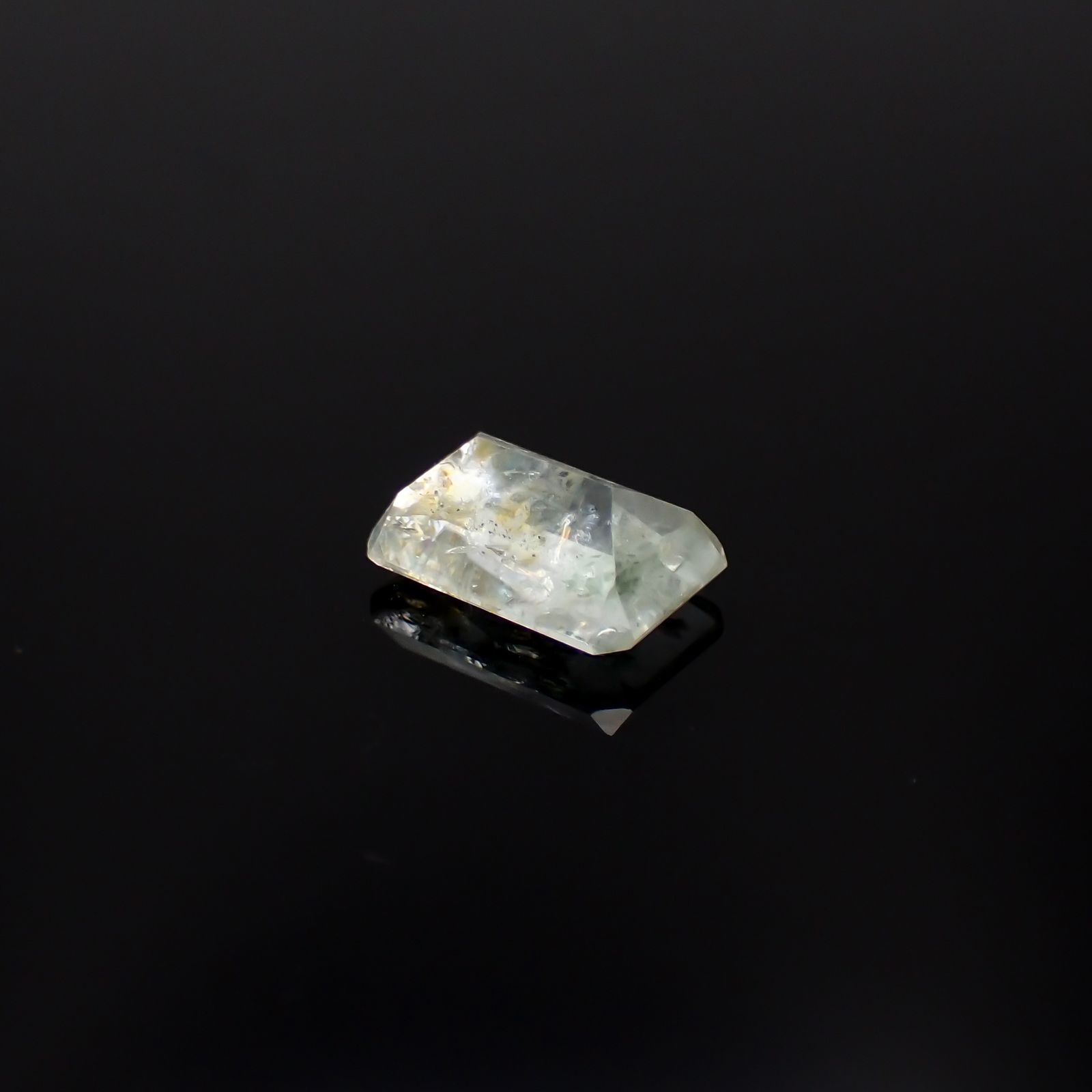 オーロラアクアマリン ブラジル産 2.59ct[231224678]10.3x7mm前後