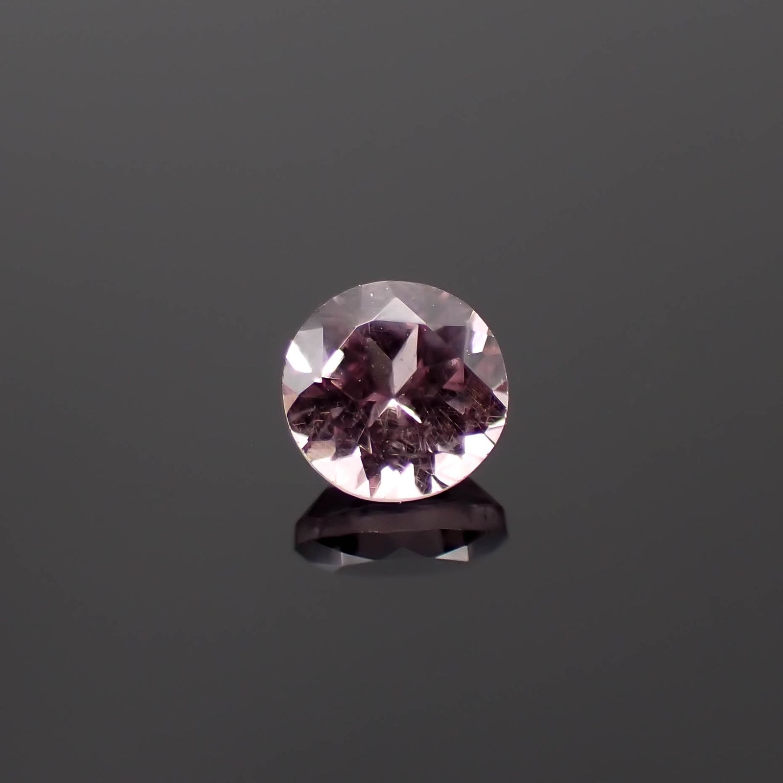 ドラゴンガーネット タンザニア産 0.32ct[230722954]3.9x3.9mm前後