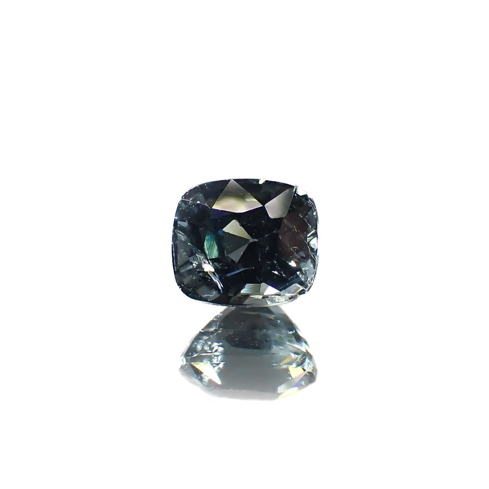 グレースピネル(宝石名スピネル)ビルマ/マダガスカル産 0.95ct 識別済[220716819]5.6x4.9mm前後