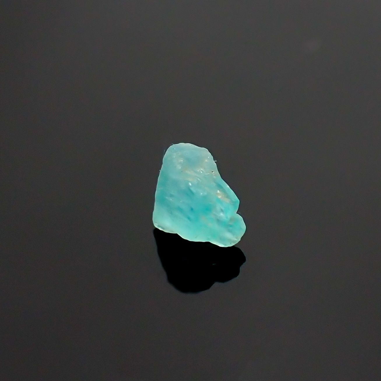 パライバトルマリン(宝石名トルマリン/別名パライバ・トルマリン) ブラジル・バターリャ鉱山産 原石 0.29ct 識別済[210911479]3.6×4.3mm前後