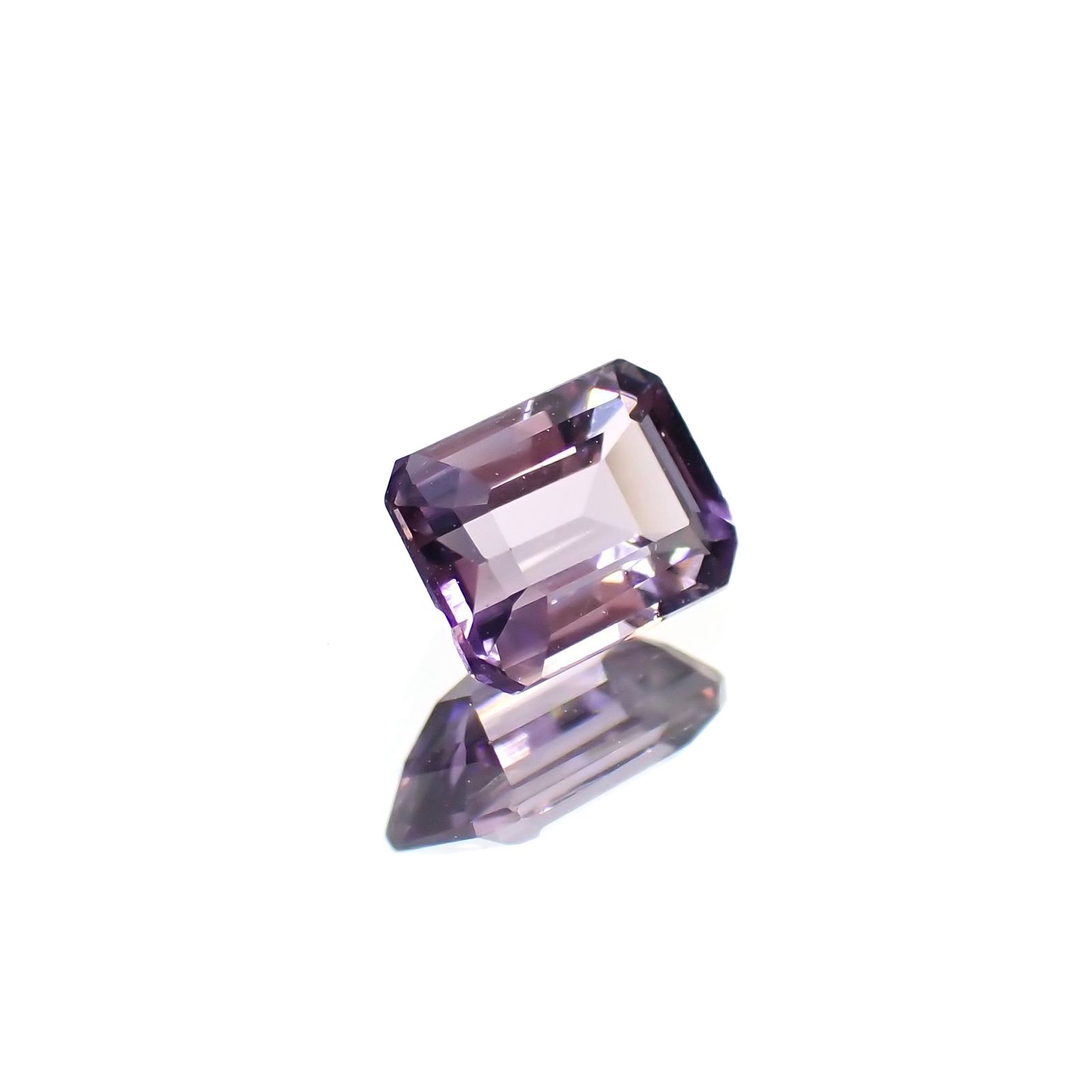 マリアライト フルオレッセンス(宝石名パープル・スキャポライト)スリランカ産 識別済 0.66ct / 6.2x4.5mm前後 [260514879]