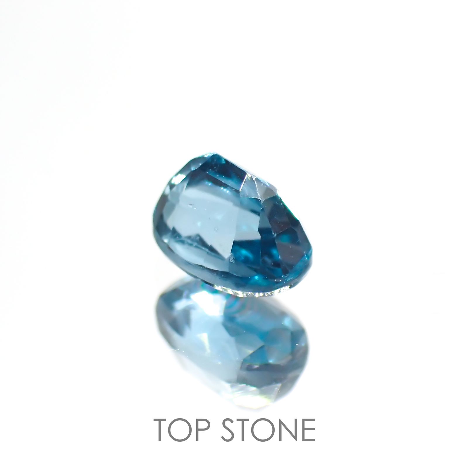 オーシャンブルーカイヤナイト(宝石名カイヤナイト) インド・オリッサ州産 0.91ct 識別済[210812363]5.9×4mm前後