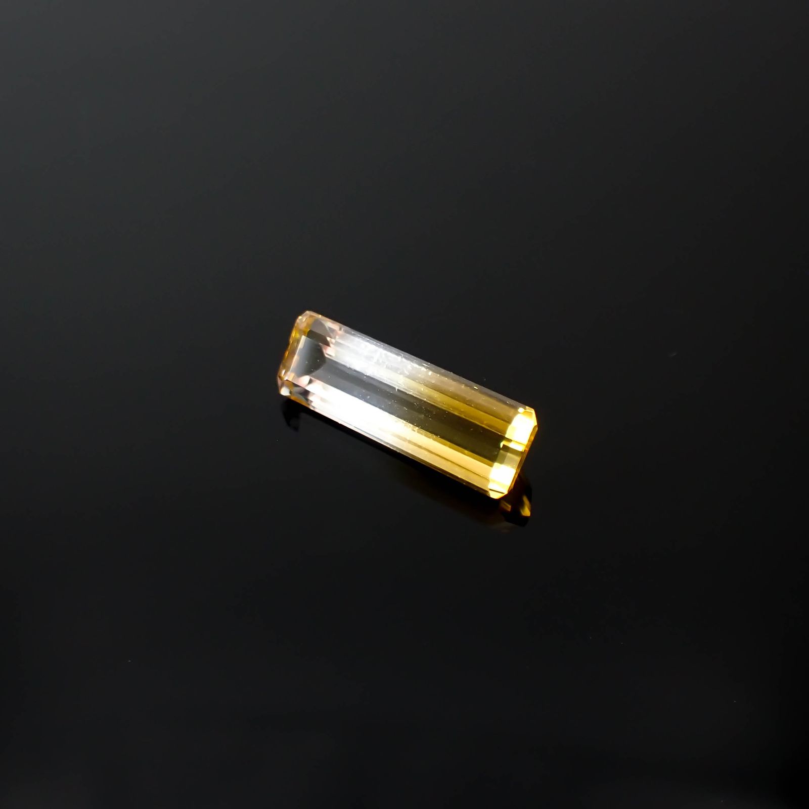 バイカラーシトリン ブラジル・ミナスジェライス州産 4.94ct[240326454]18x6mm前後