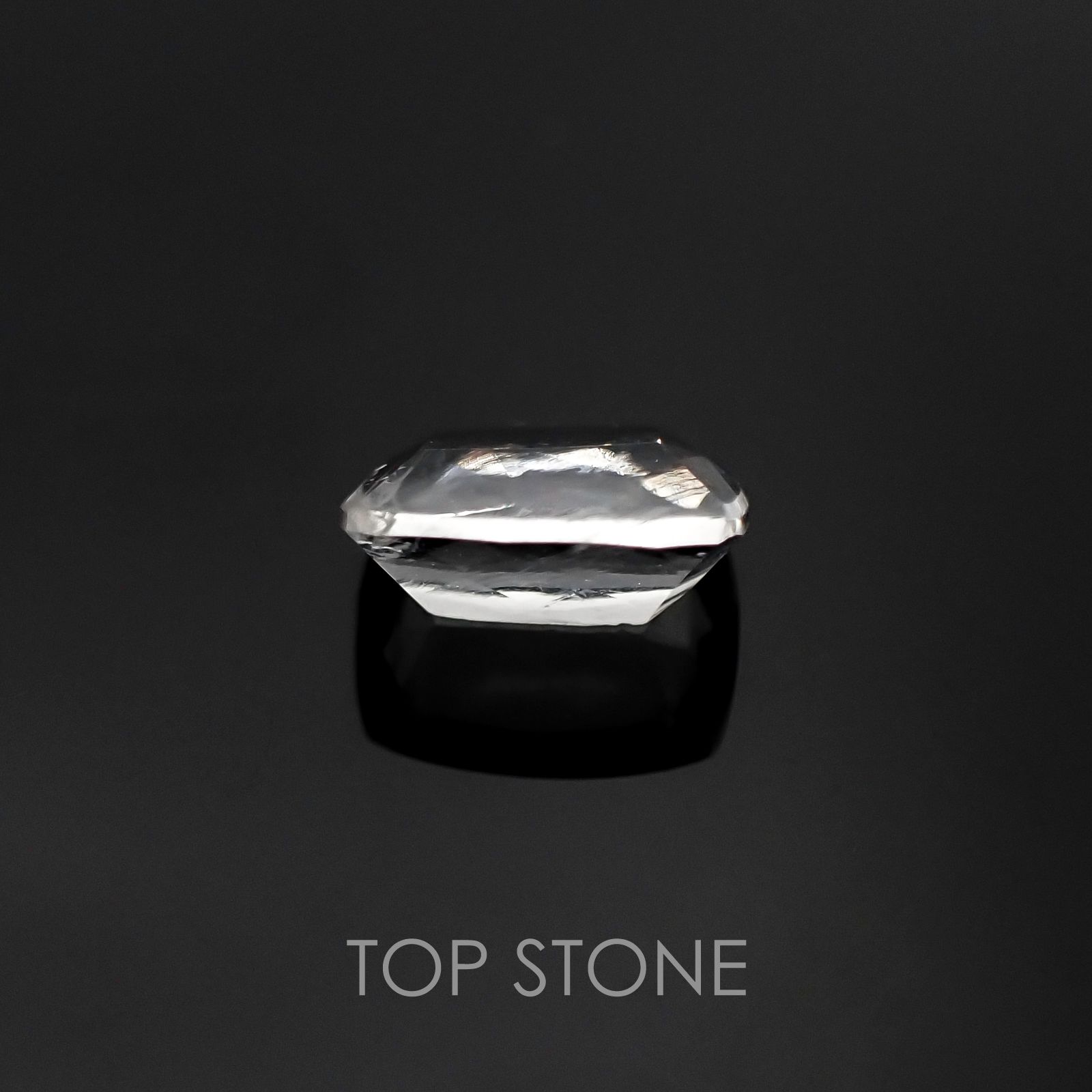 ハイアライトオパール メキシコ産 ルース 0.65ct[20106364]6.9×5.2mm前後