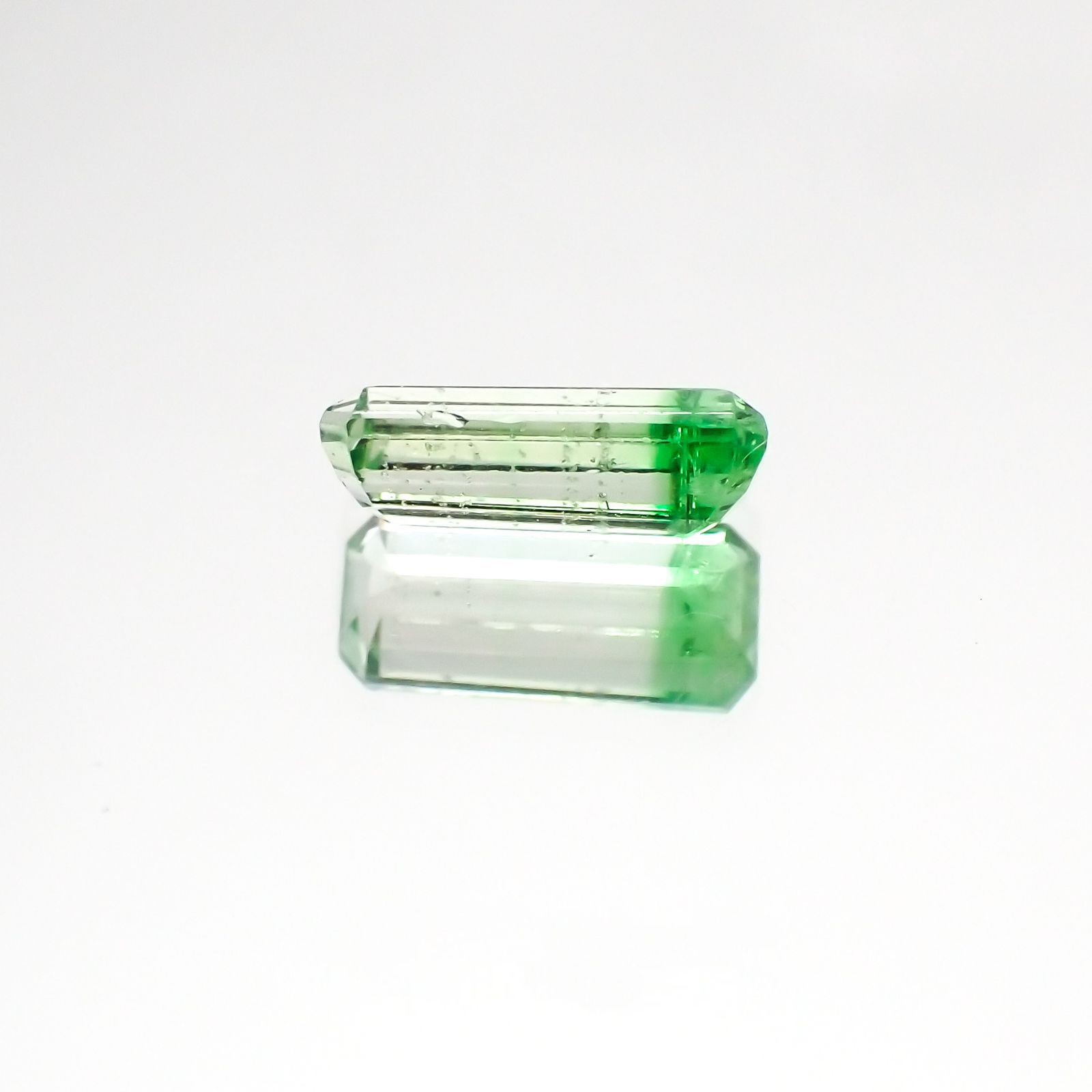バイカラーツァボライト(宝石名グリーン グロッシュラー・ガーネット)タンザニア産 1.03ct 識別済[231124258]8.6x3.8mm前後