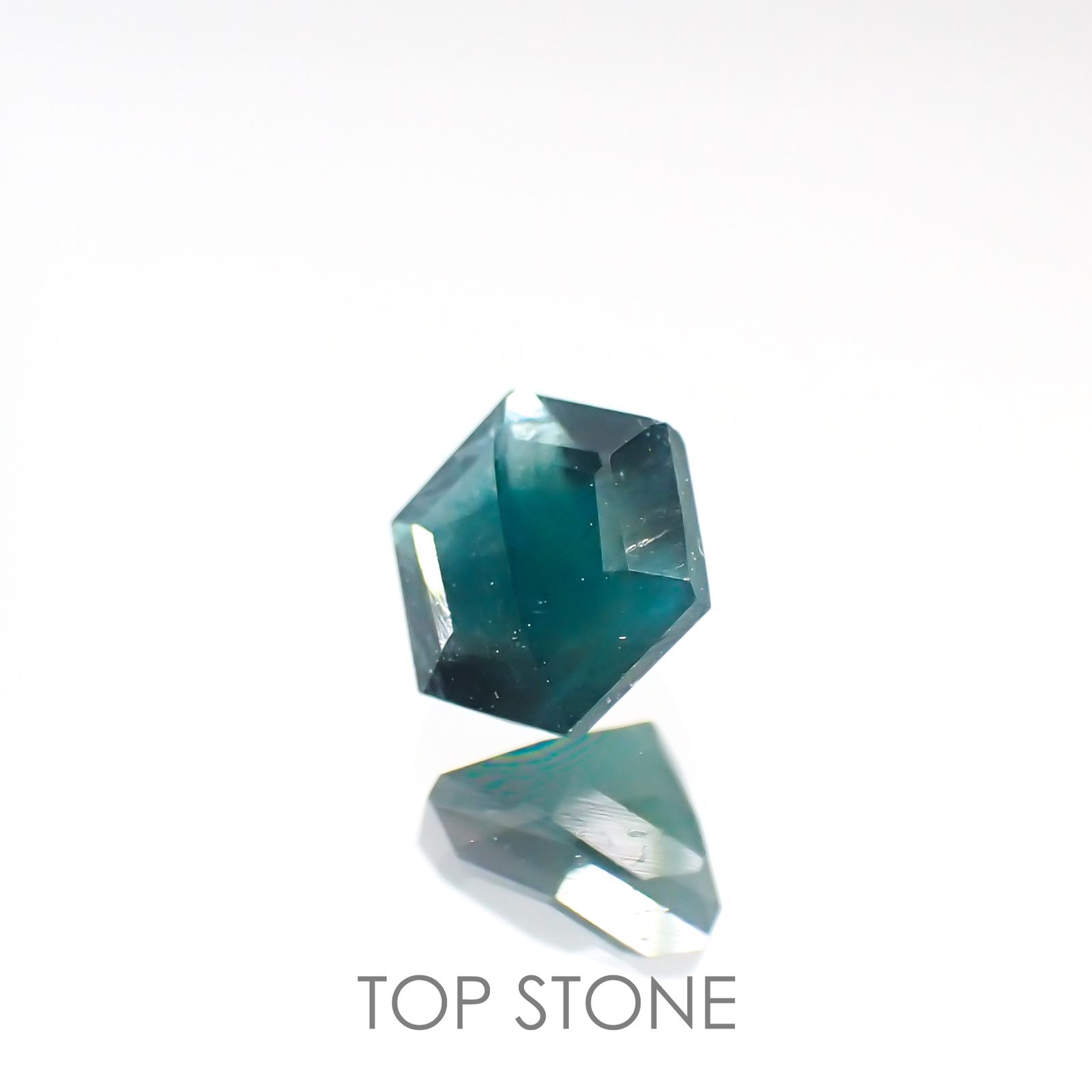 ◇ヘキサゴンカット◇グランディディエライト マダガスカル産 ルース 0.59ct[210813061]5×4.9mm前後