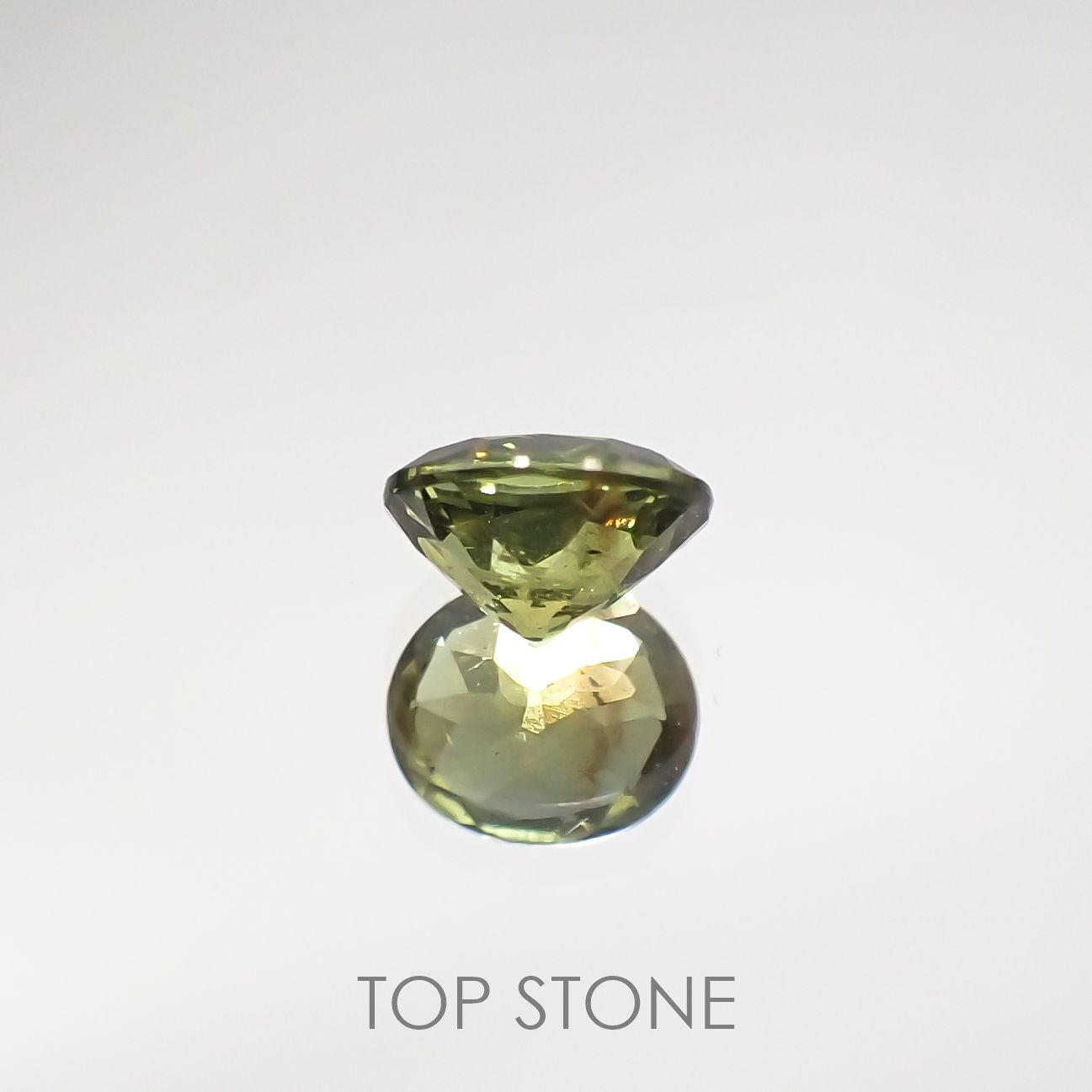 ゴールドシーンサファイア非加熱(宝石名シーン・サファイア) ケニア産 0.43ct 識別済[210712067]4.7×3.9mm前後
