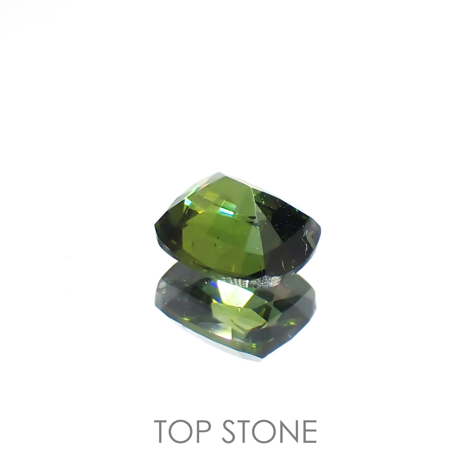 グリーンジルコン(宝石名ジルコン)スリランカ/カンボジア産 0.99ct 識別済[220114896]6.2x5.1mm前後