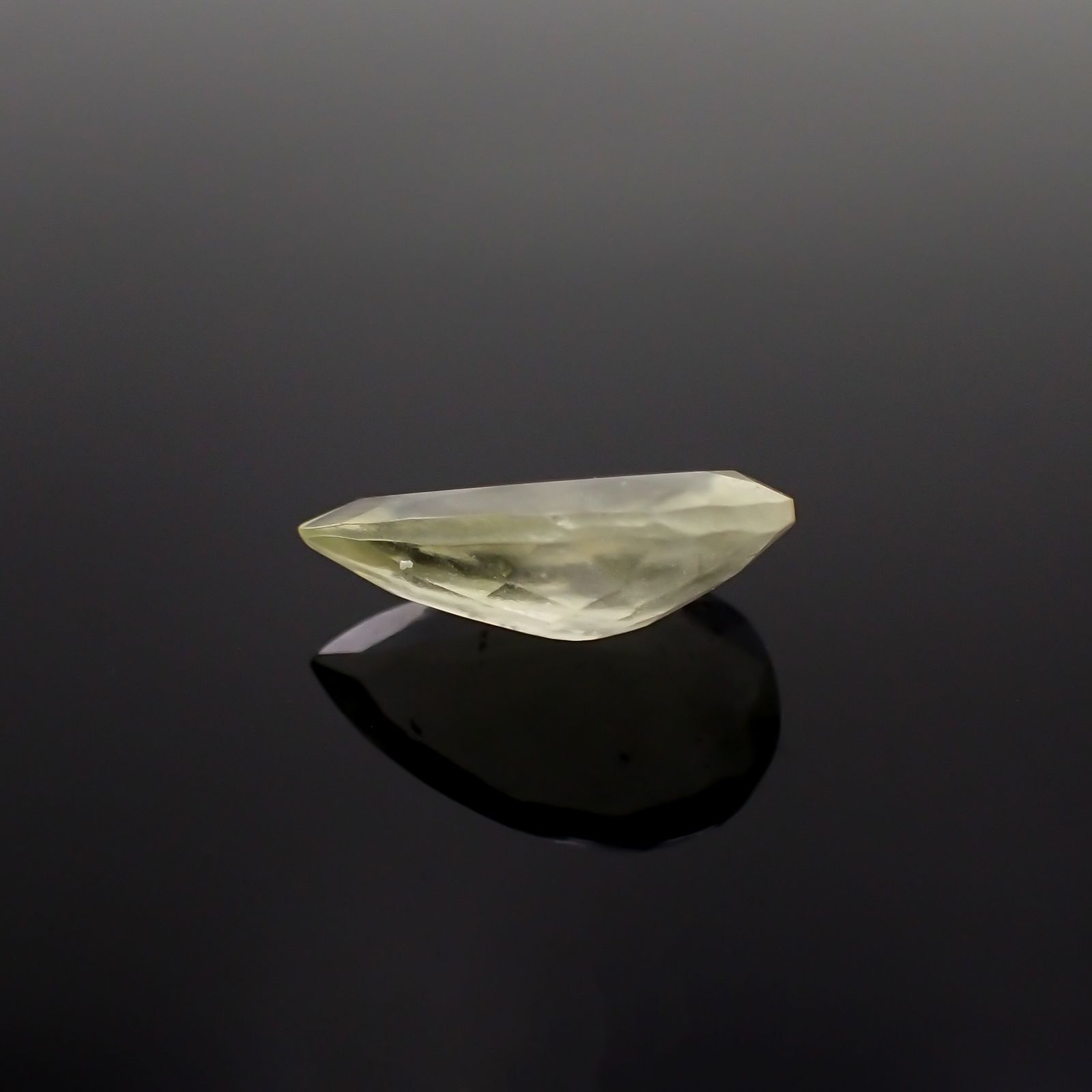 リビアングラス 発見地：エジプト・リビア砂漠 5.12ct[221018200]17.7x11.4mm前後