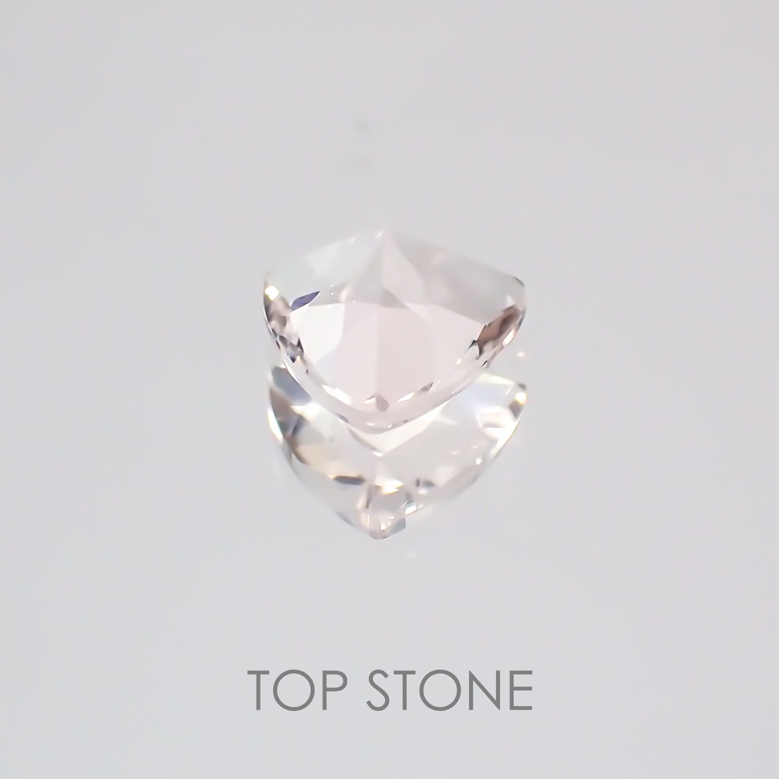 モルガナイト(宝石名モルガナイト) ナイジェリア産 0.33ct 識別済[20128570]5×5.2mm前後