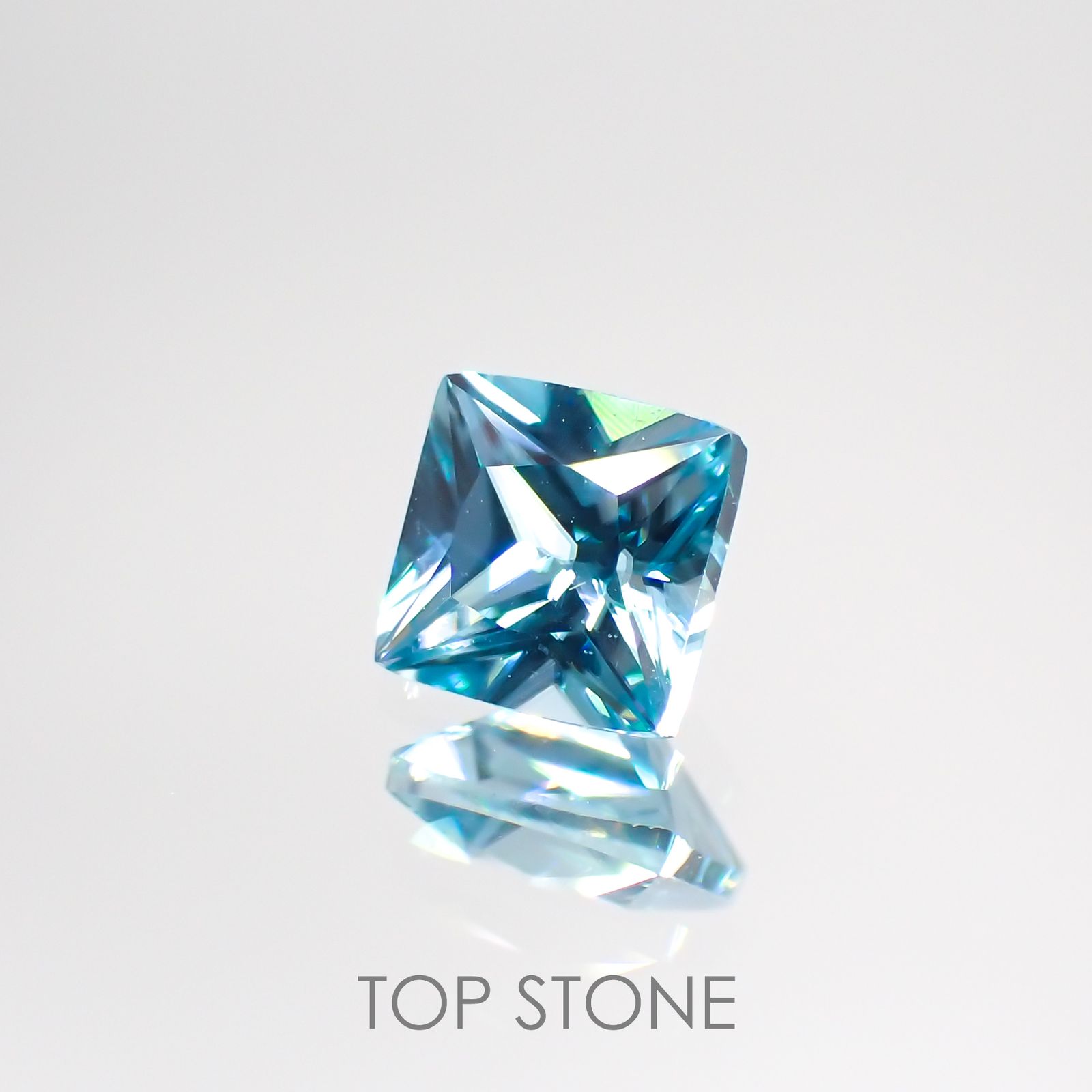 ◇プリンセスカット◇ブルージルコン(宝石名ジルコン) カンボジア産 0.95ct 識別済[210913434]5×4.9mm前後