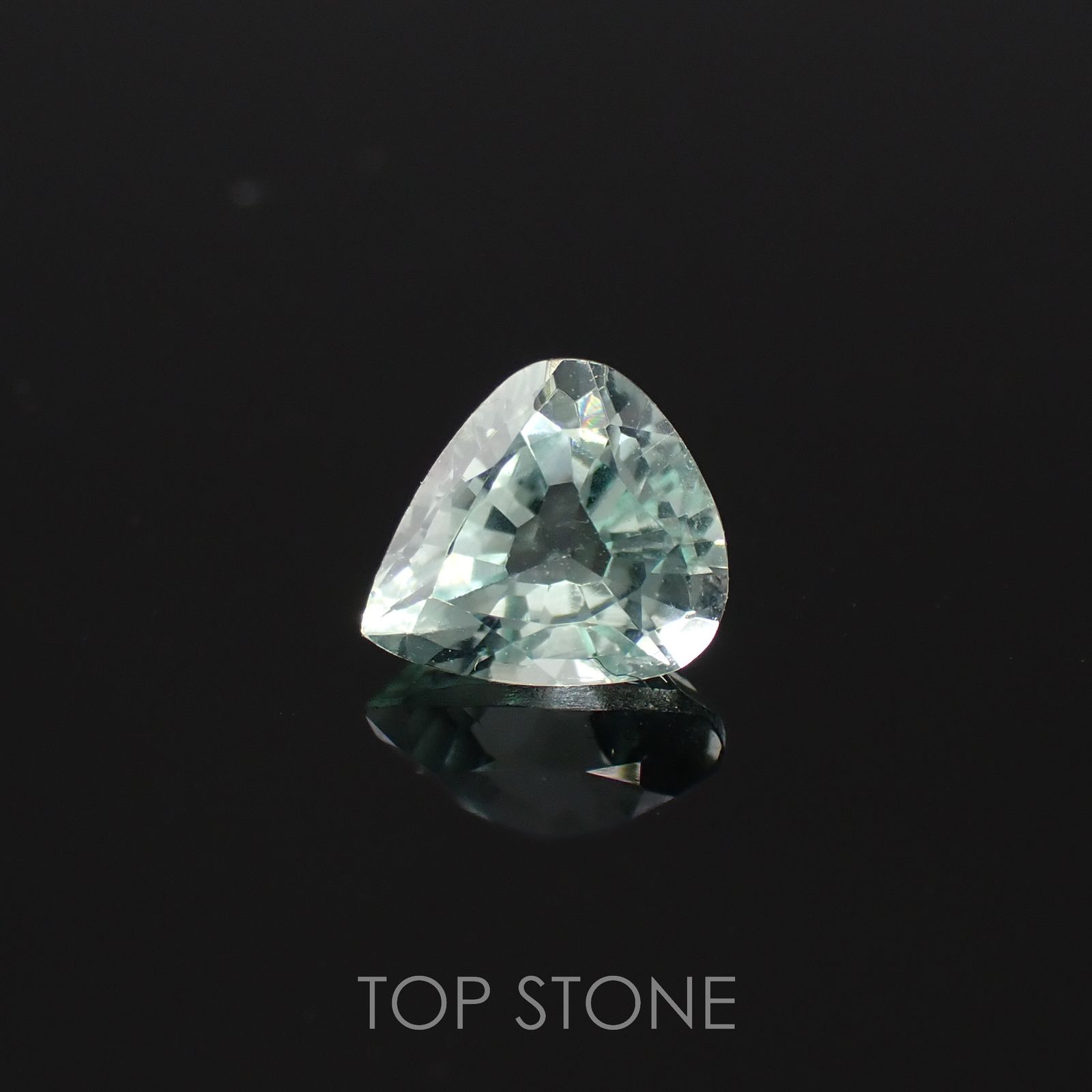 ミントベリル(宝石名グリーン・ベリル)ブラジル産 0.47ct 識別済[220817551]5.7x5.1mm前後