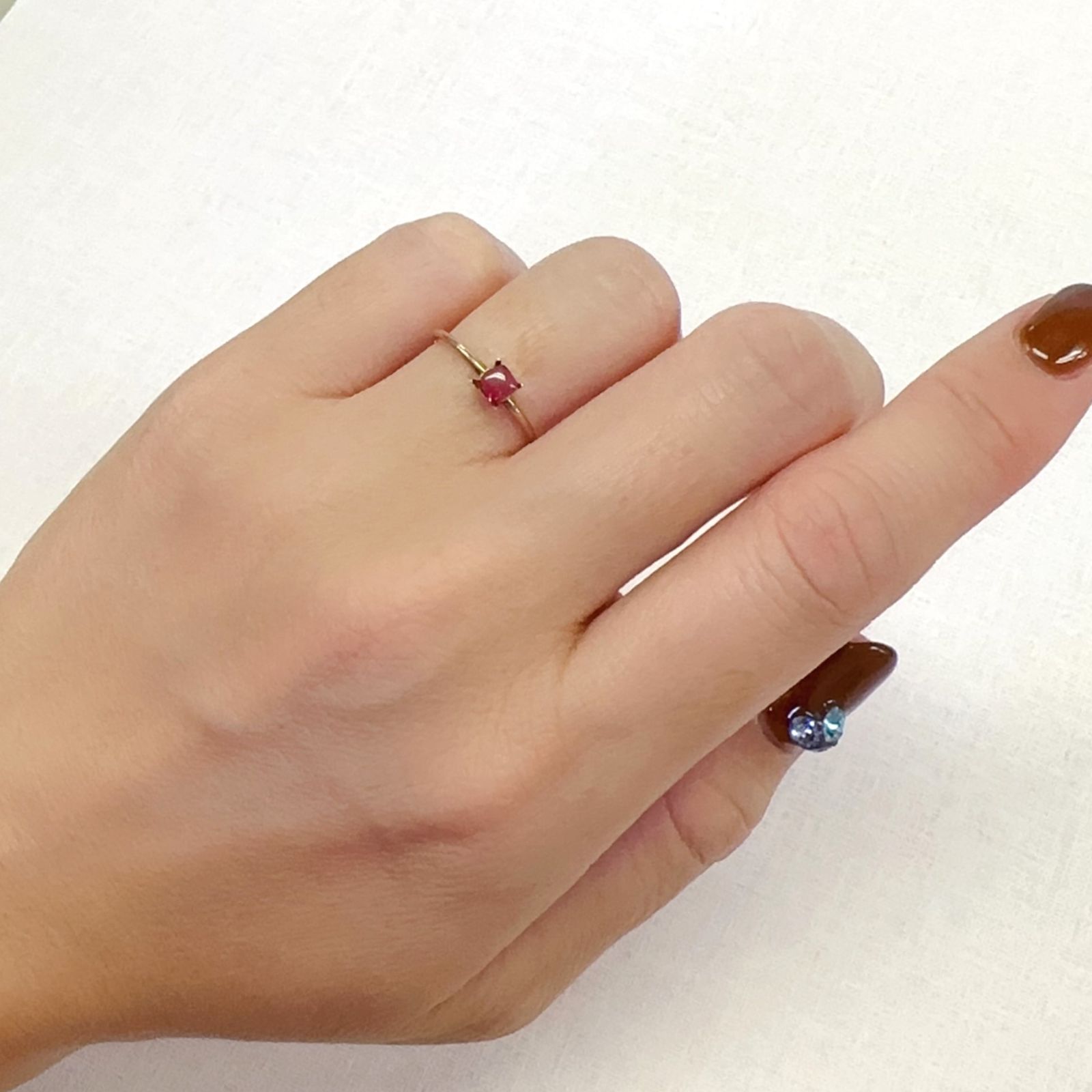 ◇バフカット◇レッドベリル アメリカ・ユタ州産 0.20ct[231023763]3.6x3.3mm前後