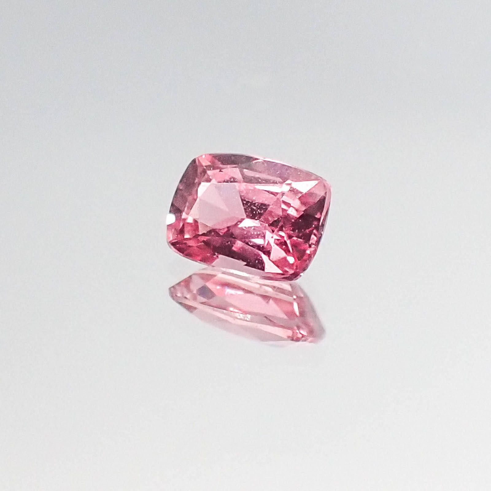 パパラチャサファイア スリランカ産 0.57ct DGL鑑付[20062898]5.5×4.2mm前後