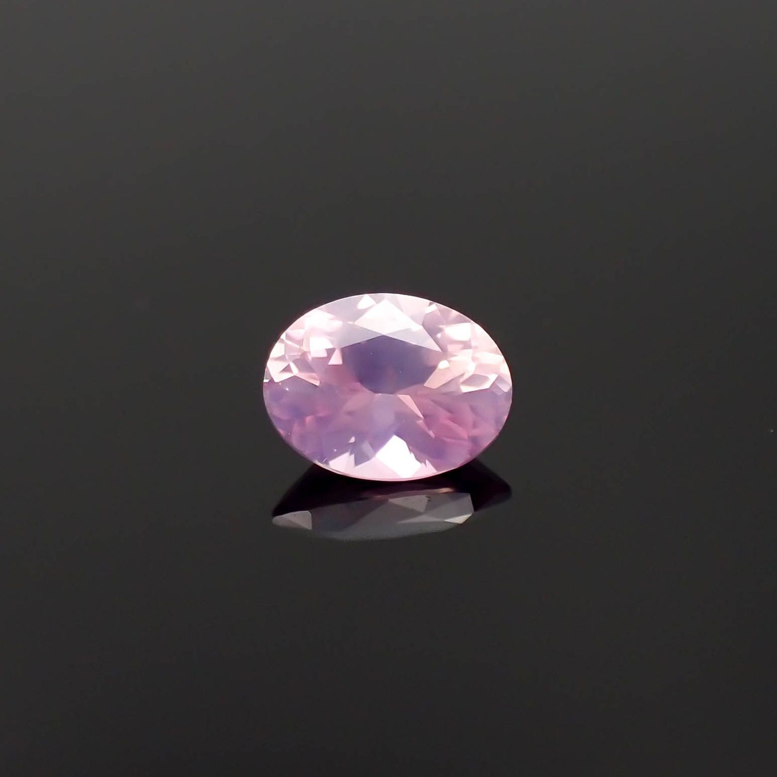 シルキーピンクサファイア 非加熱 ベトナム産 0.38ct / 5.1x3.8mm前後 [260822789]