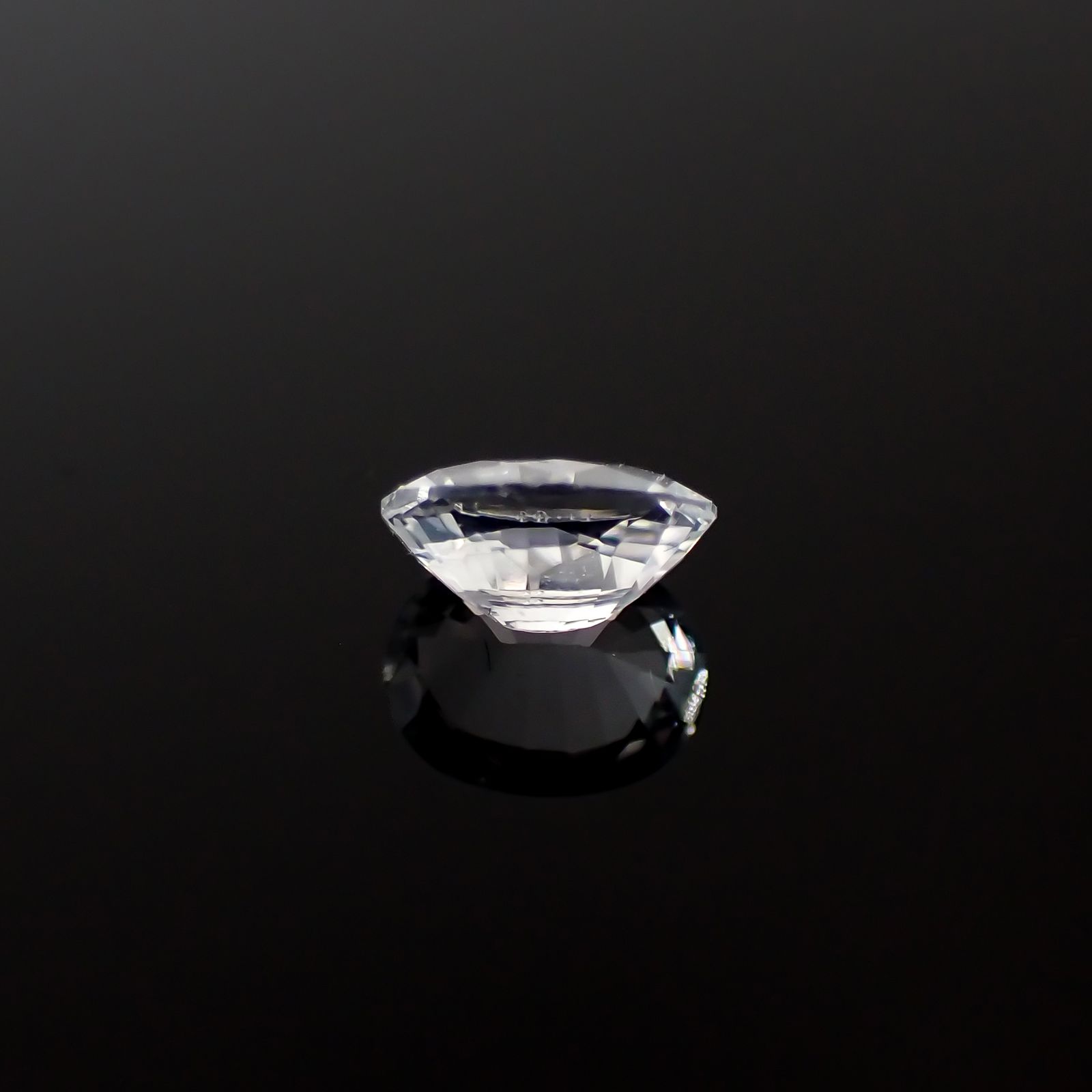 カラーレスサファイア スリランカ産 0.42ct[240527478]5.1x4mm前後