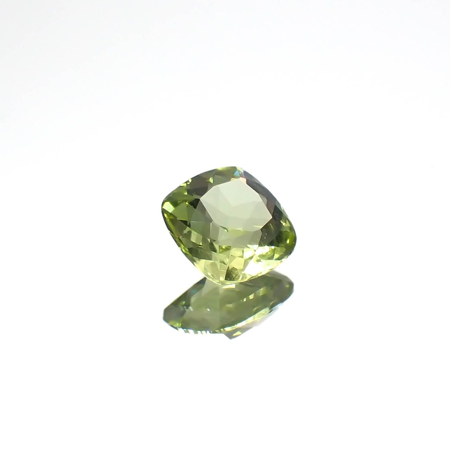 グリーンエンスタタイト(宝石名グリーン・エンスタタイト)カメルーン産 0.36ct 識別済[240125619]4.5x4.4mm前後