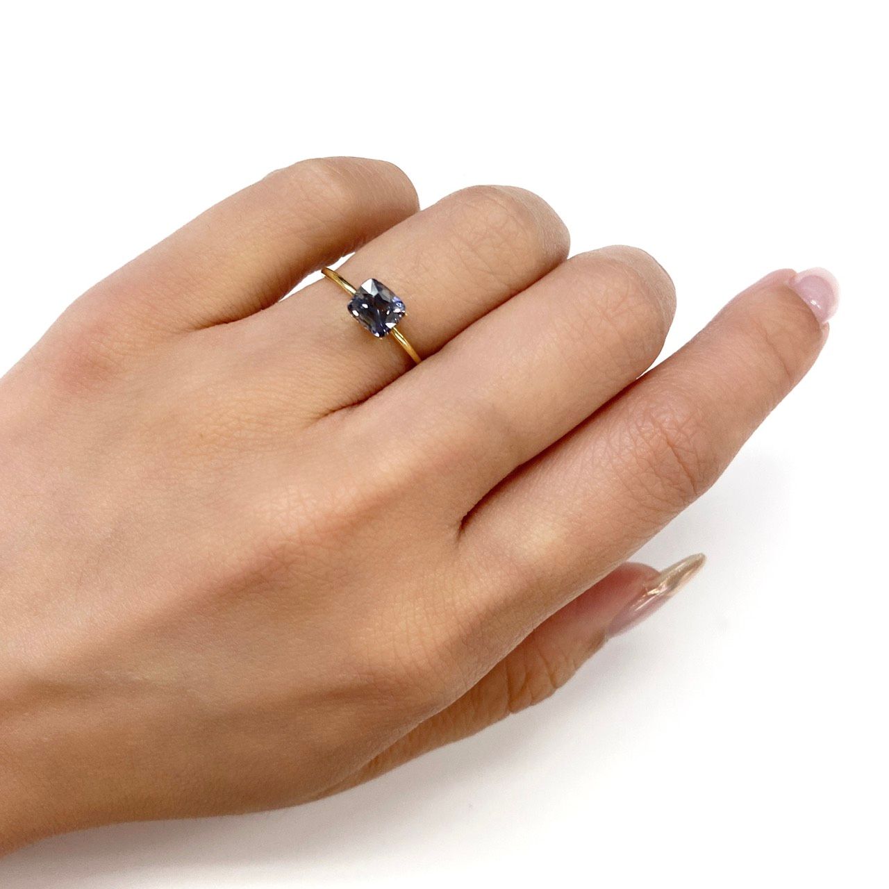 プラチナスピネル ビルマ産 ルース 0.94ct[210611368]5.9×5.2mm前後