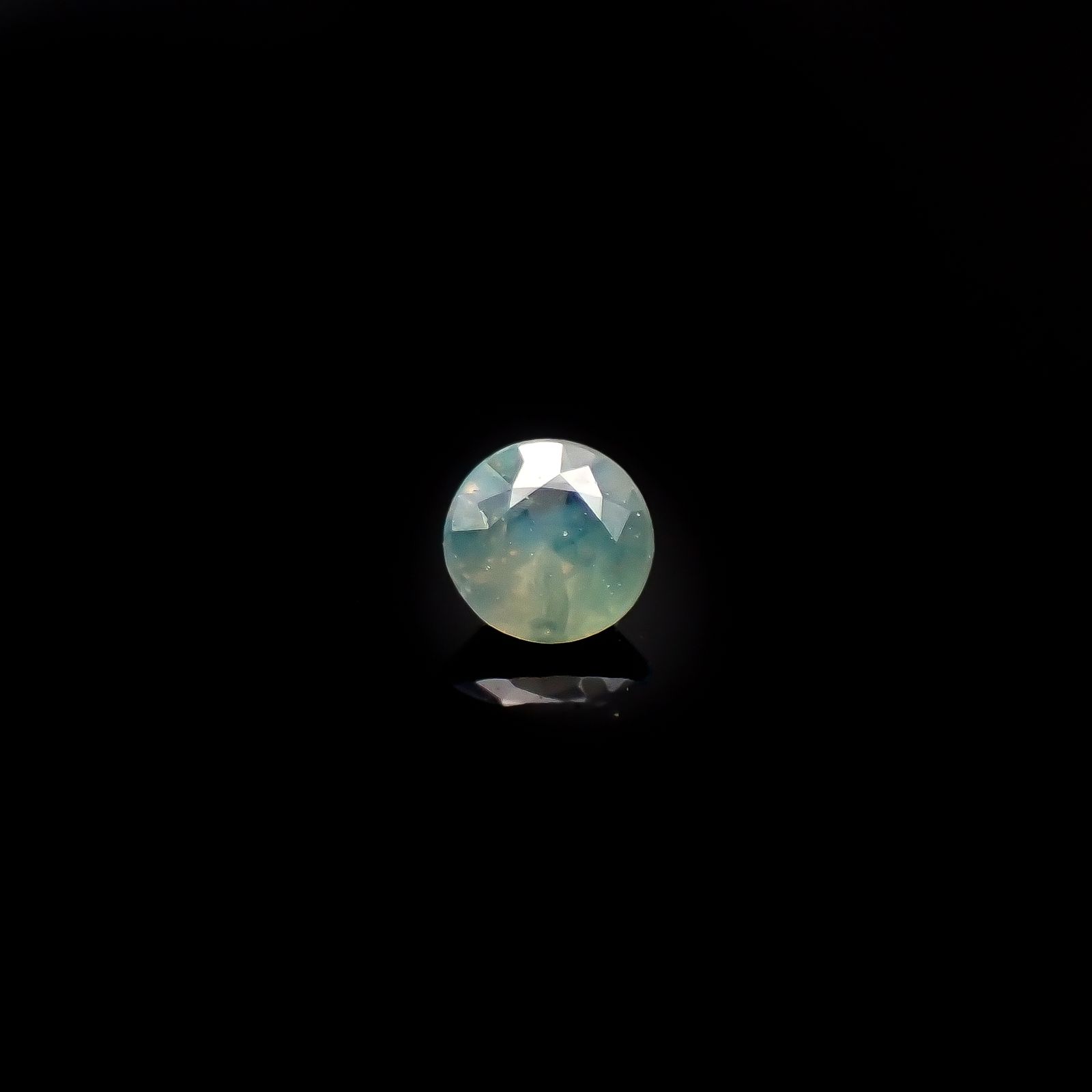 シルキーアレキサンドライト ブラジル産/EmeraldMains社製 0.040ct[240527608]2.1x2.1mm前後