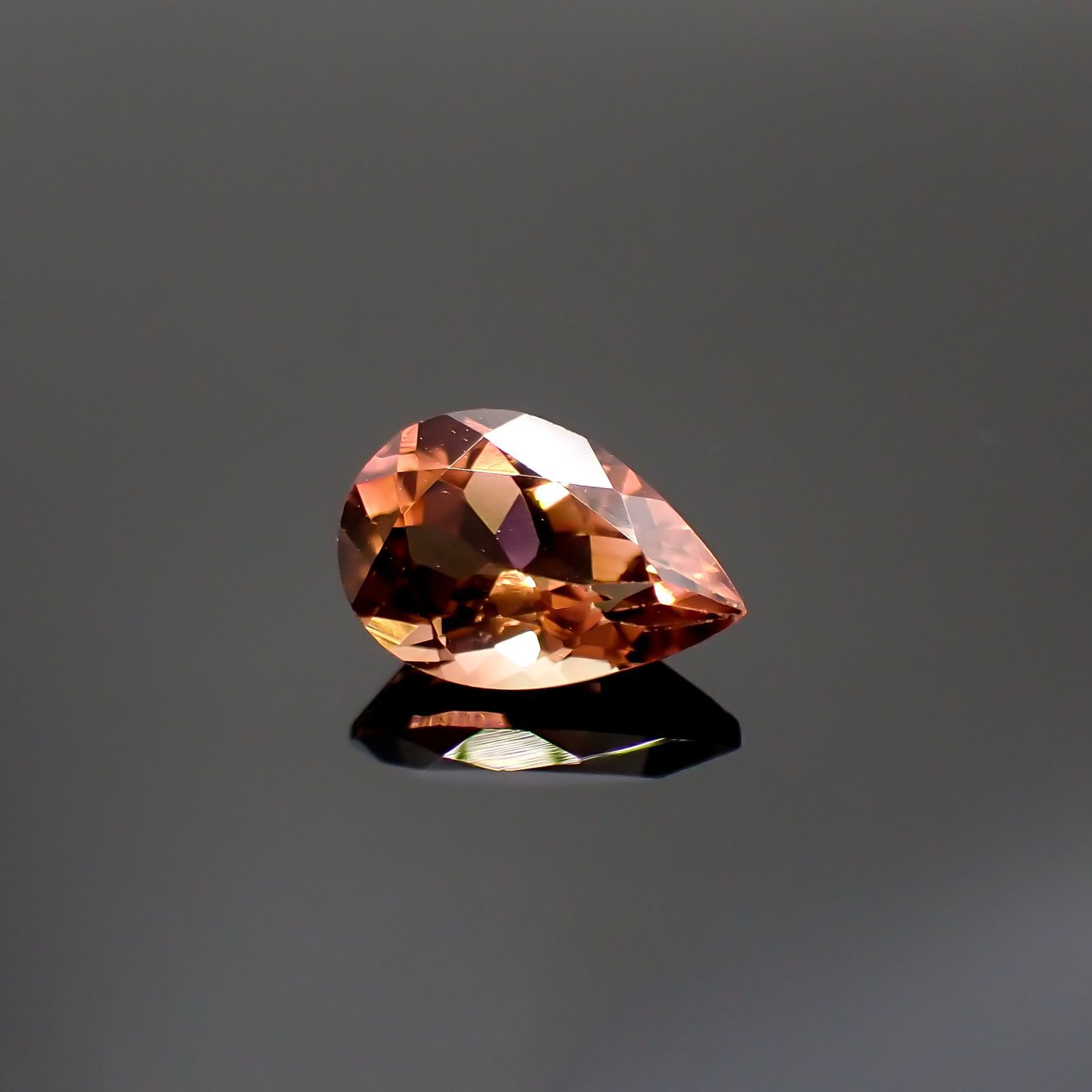 バイカラートルマリン(宝石名トルマリン)コンゴ産 1.26ct 識別済[250114996]9x6.1mm前後