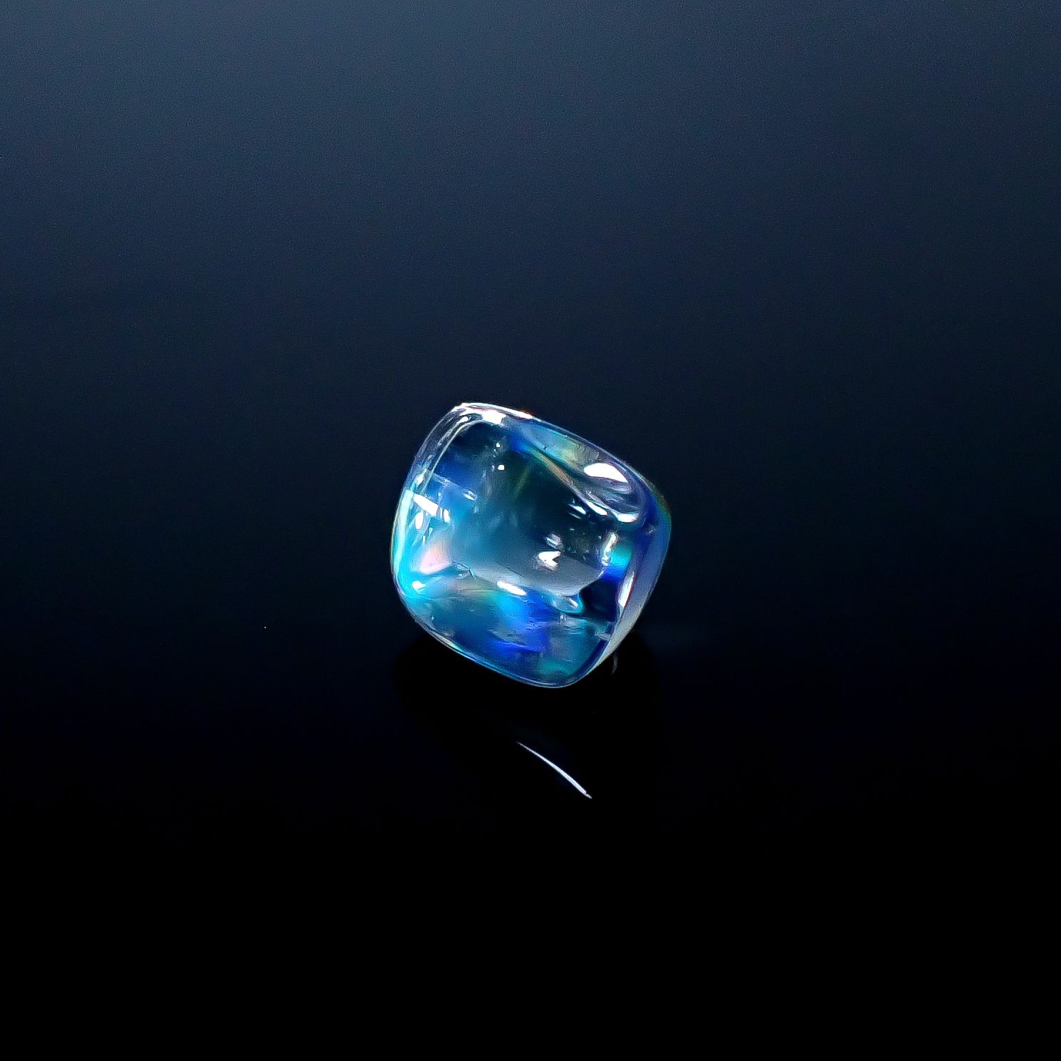 ◇バフトップカット◇レインボームーンストーン(宝石名ラブラドライト)マダガスカル産 識別済 0.60ct / 5x4.3mm前後 [250931038]