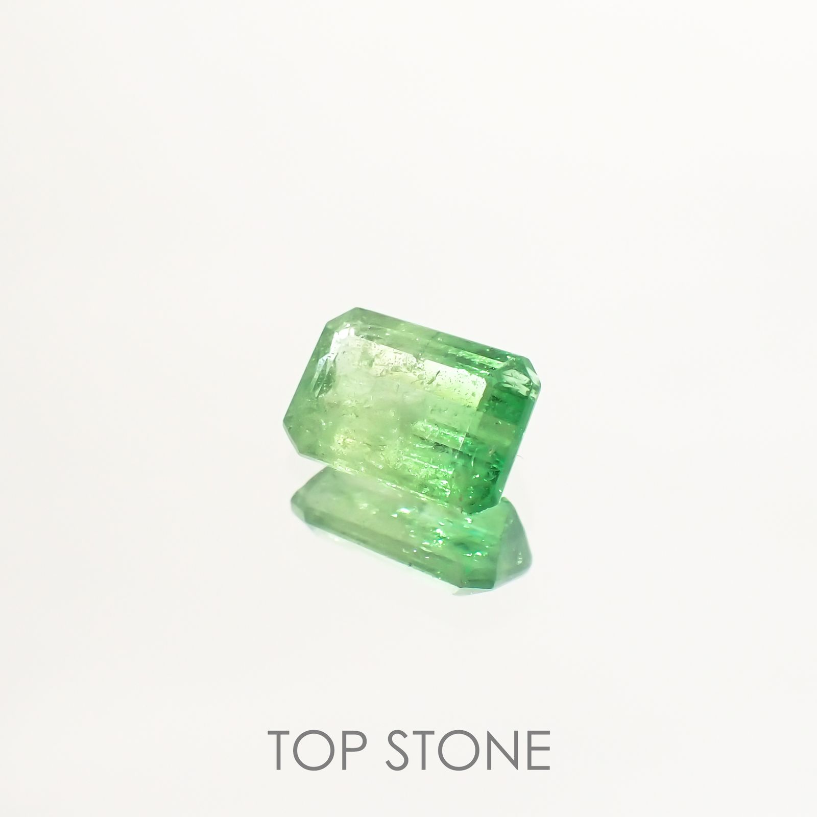 バイカラーツァボライト(宝石名グリーン グロッシュラー・ガーネット) タンザニア産 1.26ct 識別済[210711918]7.2×5mm前後