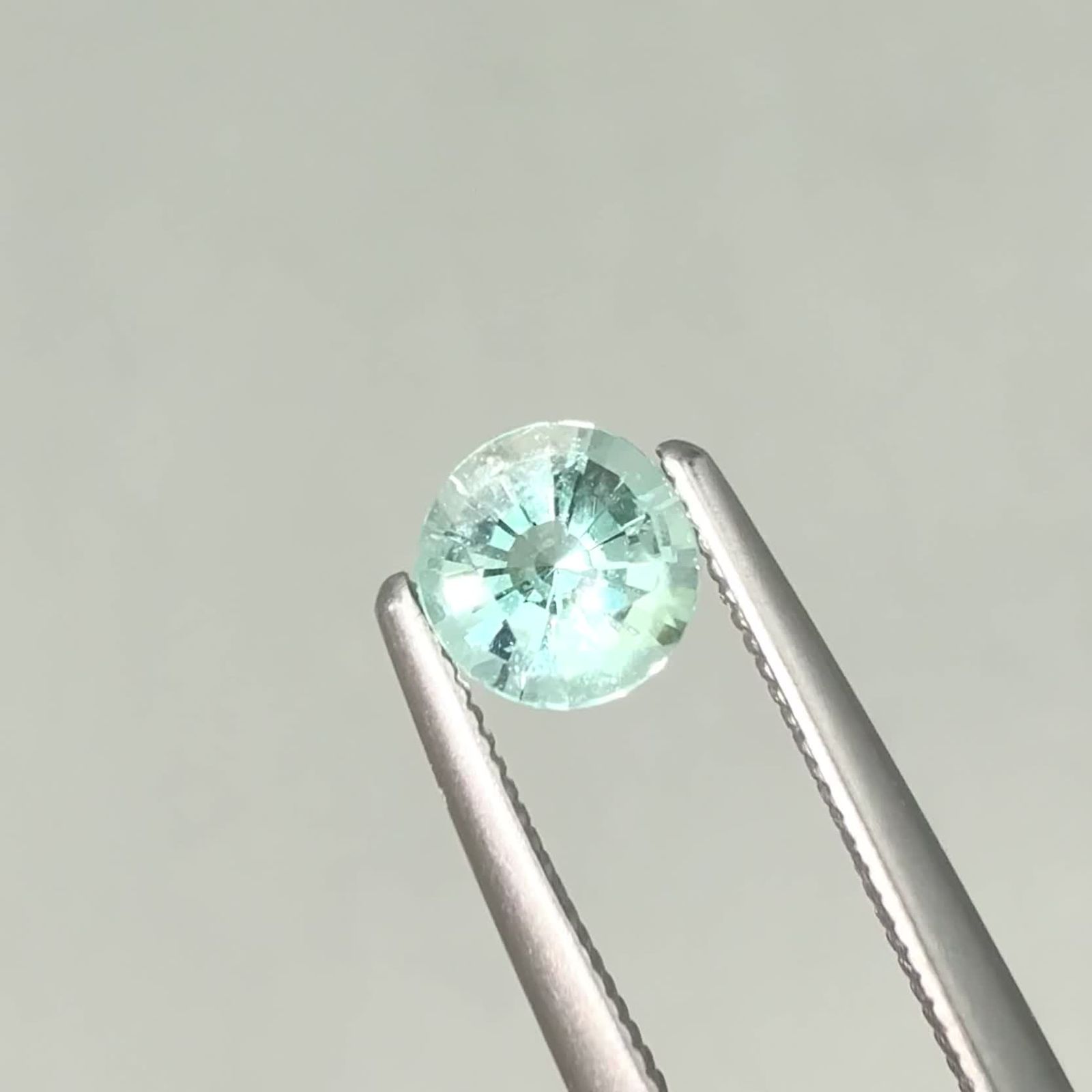 ミントベリル ナイジェリア産 0.44ct / 5x5mm前後 [250430192] | TOP