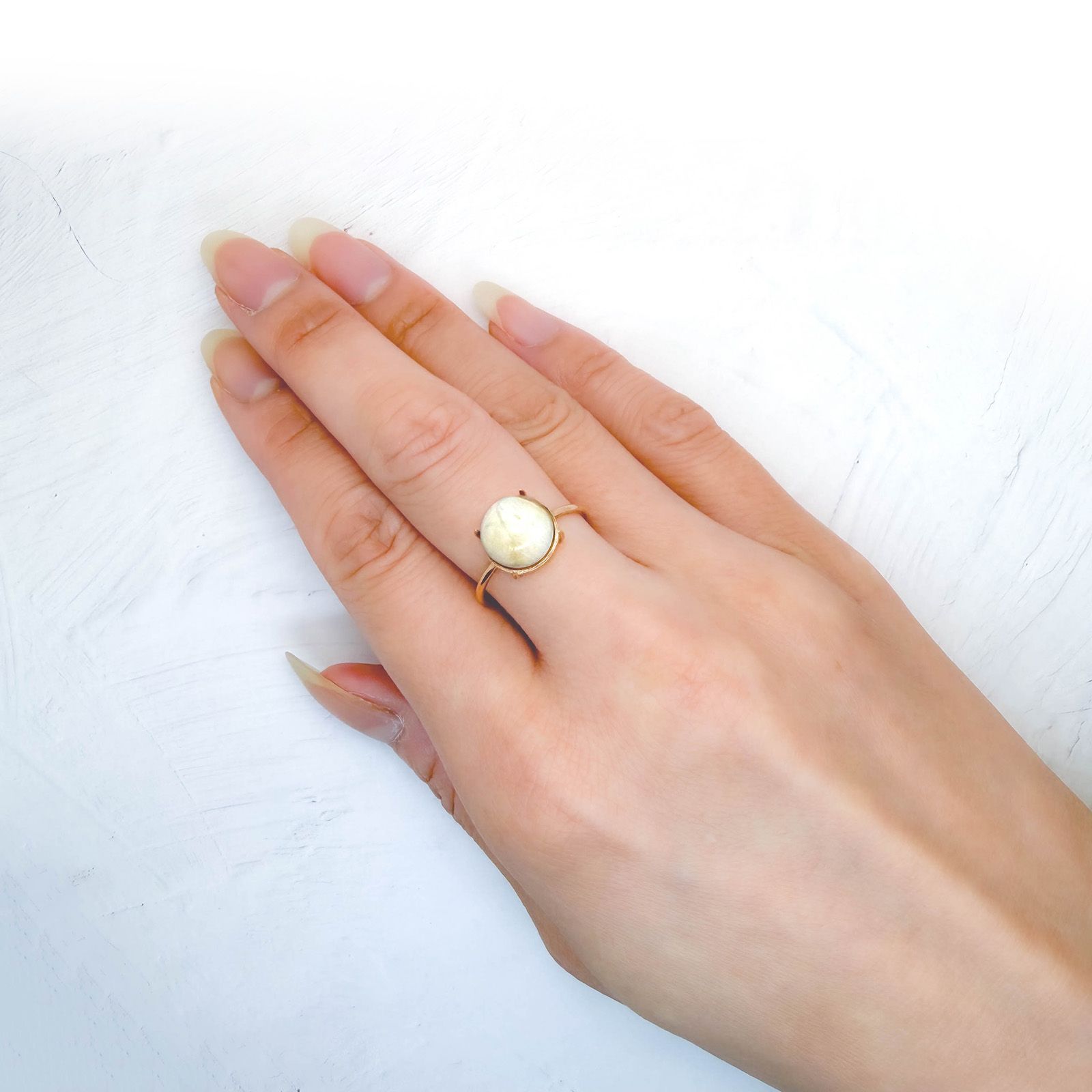 オパールキャッツアイ ブラジル・バイーア州産 2.76ct / 9.2x9.2mm前後 [260933097]