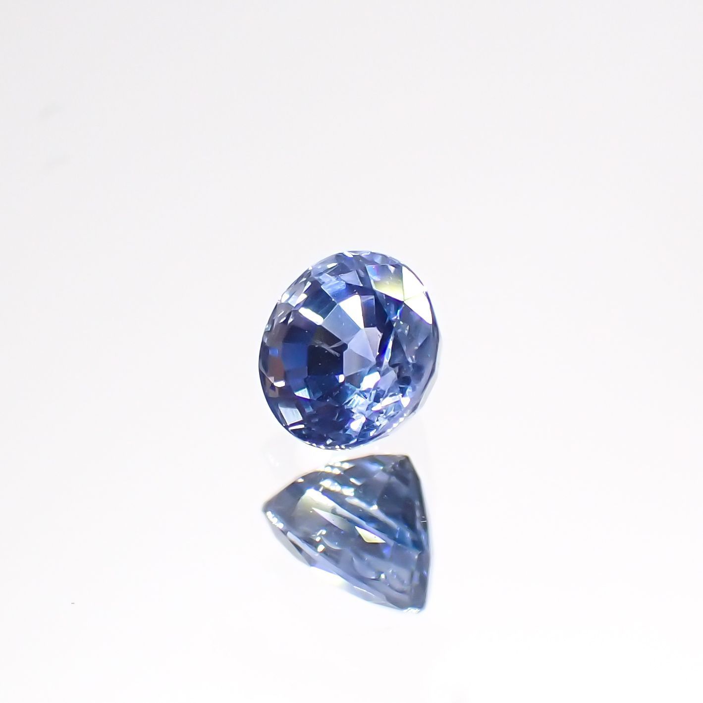 アイスブルーサファイア(宝石名サファイア)スリランカ/マダガスカル産 0.52ct 識別済[220515962]4.4x4.4mm前後