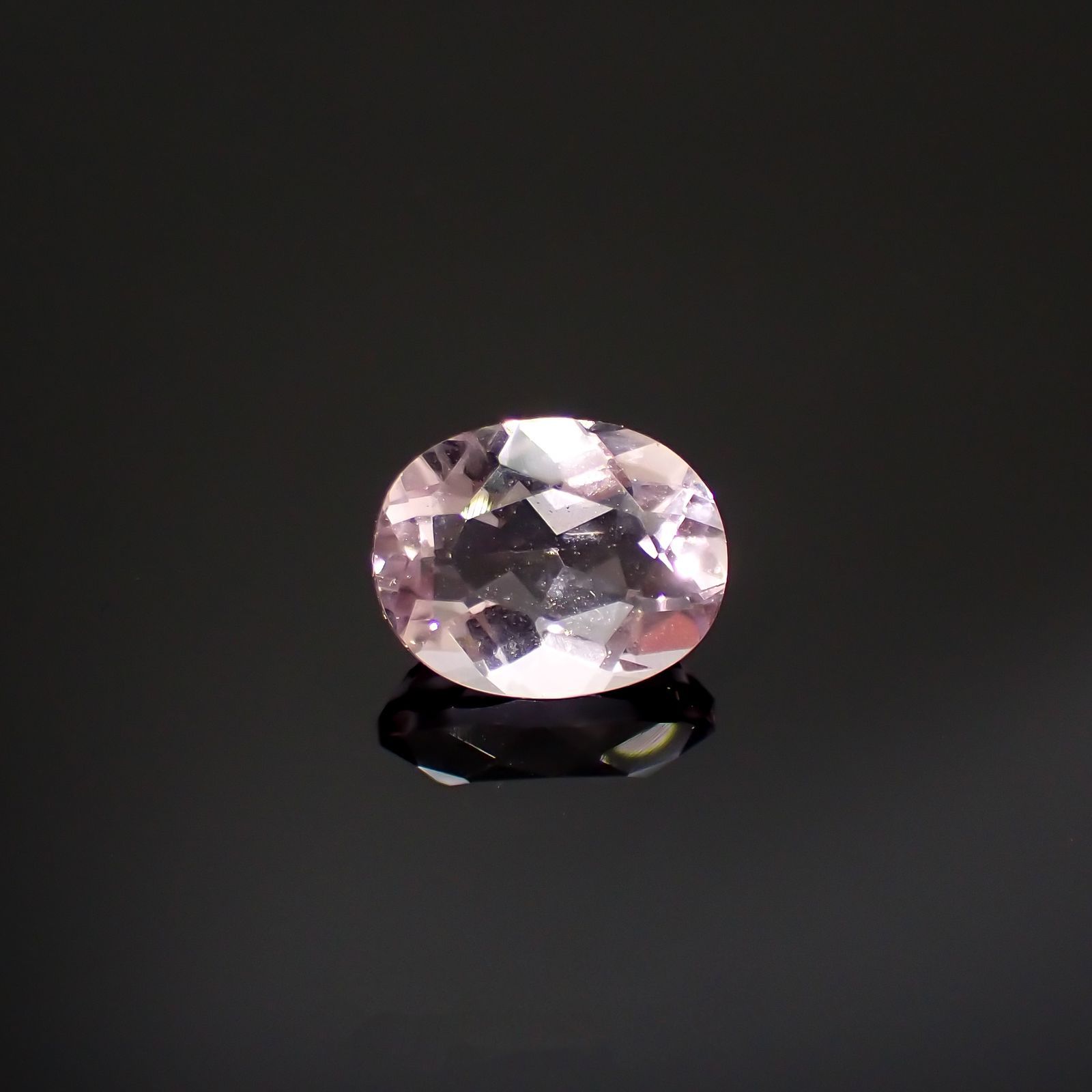 ピンクフローライト(宝石名フルオライト)ブラジル産 3.56ct 識別済[220115136]10.3x8.2mm前後