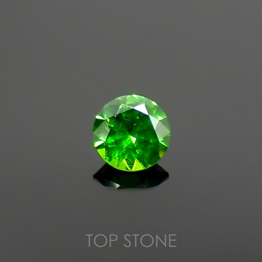 デマントイドガーネット(宝石名デマントイド・ガーネット) ロシア産 0.147ct ソ付(彩珠)[210712086]3.1×3.1mm前後