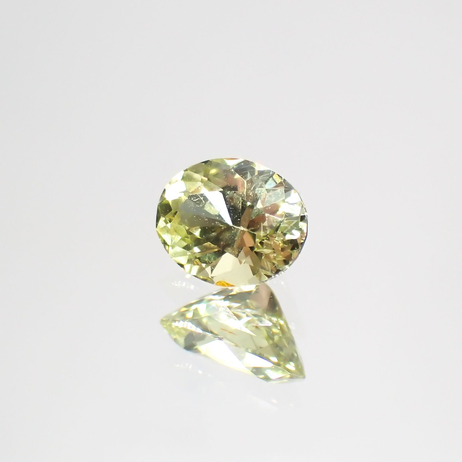 クリソベリル(宝石名クリソベリル)マダガスカル産 0.46ct 識別済[220114494]5.2x4mm前後
