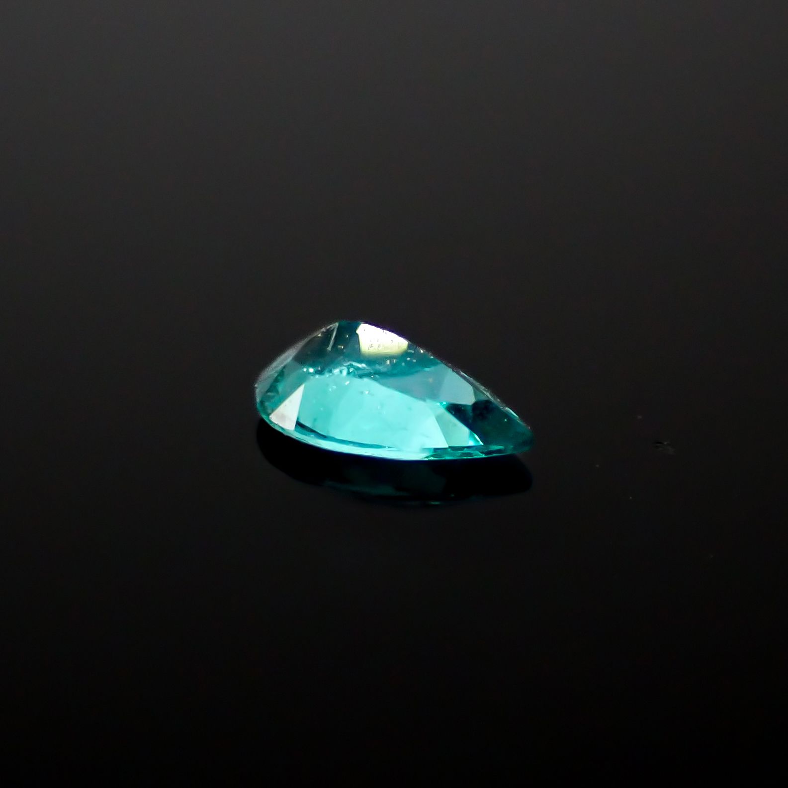 イロドリストーン　パライバトルマリンインクォーツ　ブラジル　ムルング鉱山 パライバトルマリン ブラジル・ムルング鉱山産 0.084ct