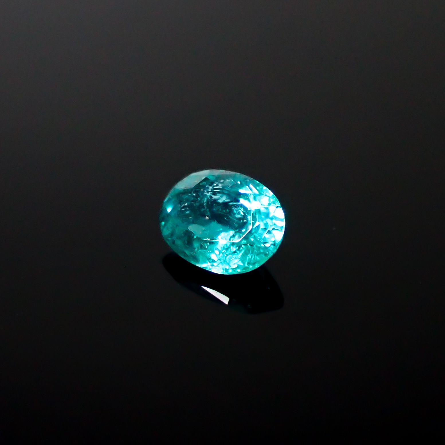 パライバトルマリン ブラジル・パライバ州バターリャ鉱山産 0.15ct [241229545]4x3mm前後