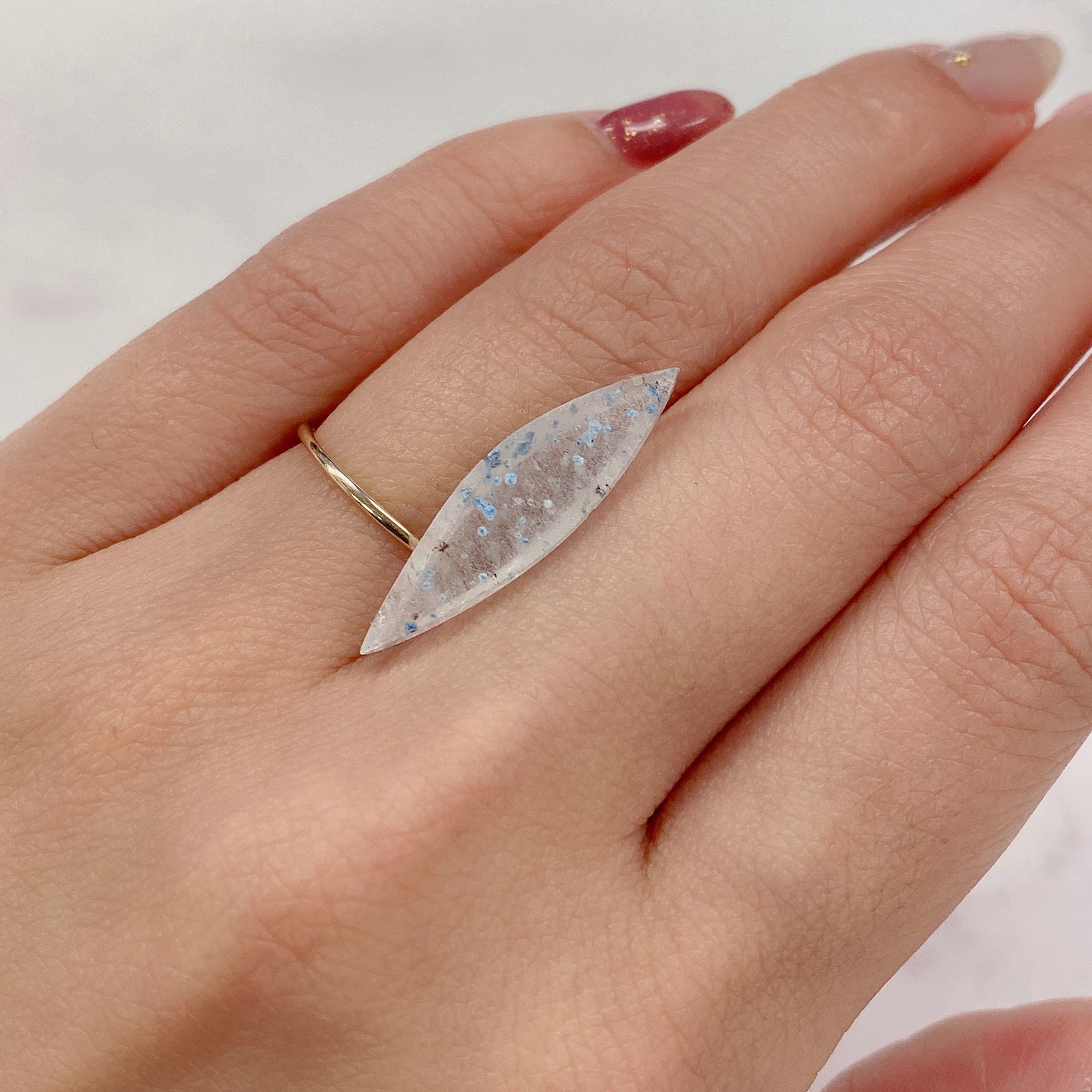 パライバクォーツ(宝石名ギラライト イン クォーツ) ブラジル産 4.94ct 識別済[210310266]26.7×7.1mm前後
