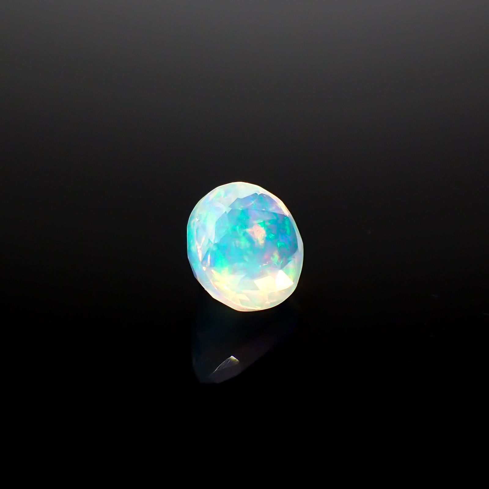 エチオピアオパール エチオピア産 0.70ct[240226241]6.2x6.2mm前後